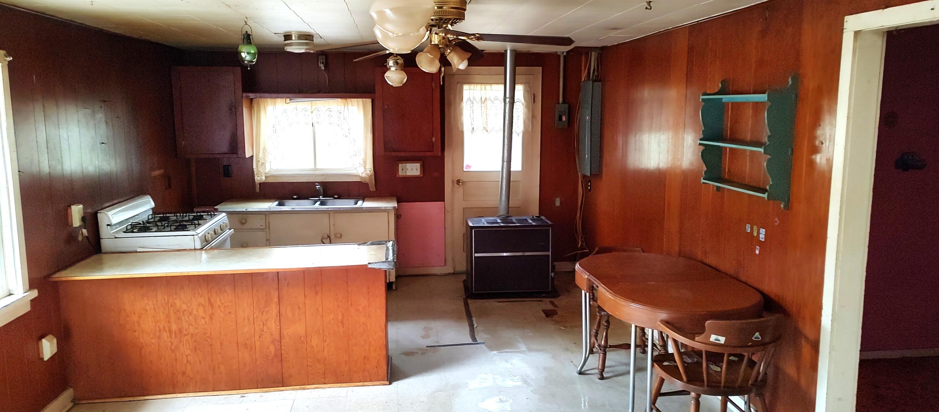 Cheboygan, Michigan 49721, United States, 3 Bedrooms Bedrooms, ,2 BathroomsBathrooms,Residential,Contingent,45594