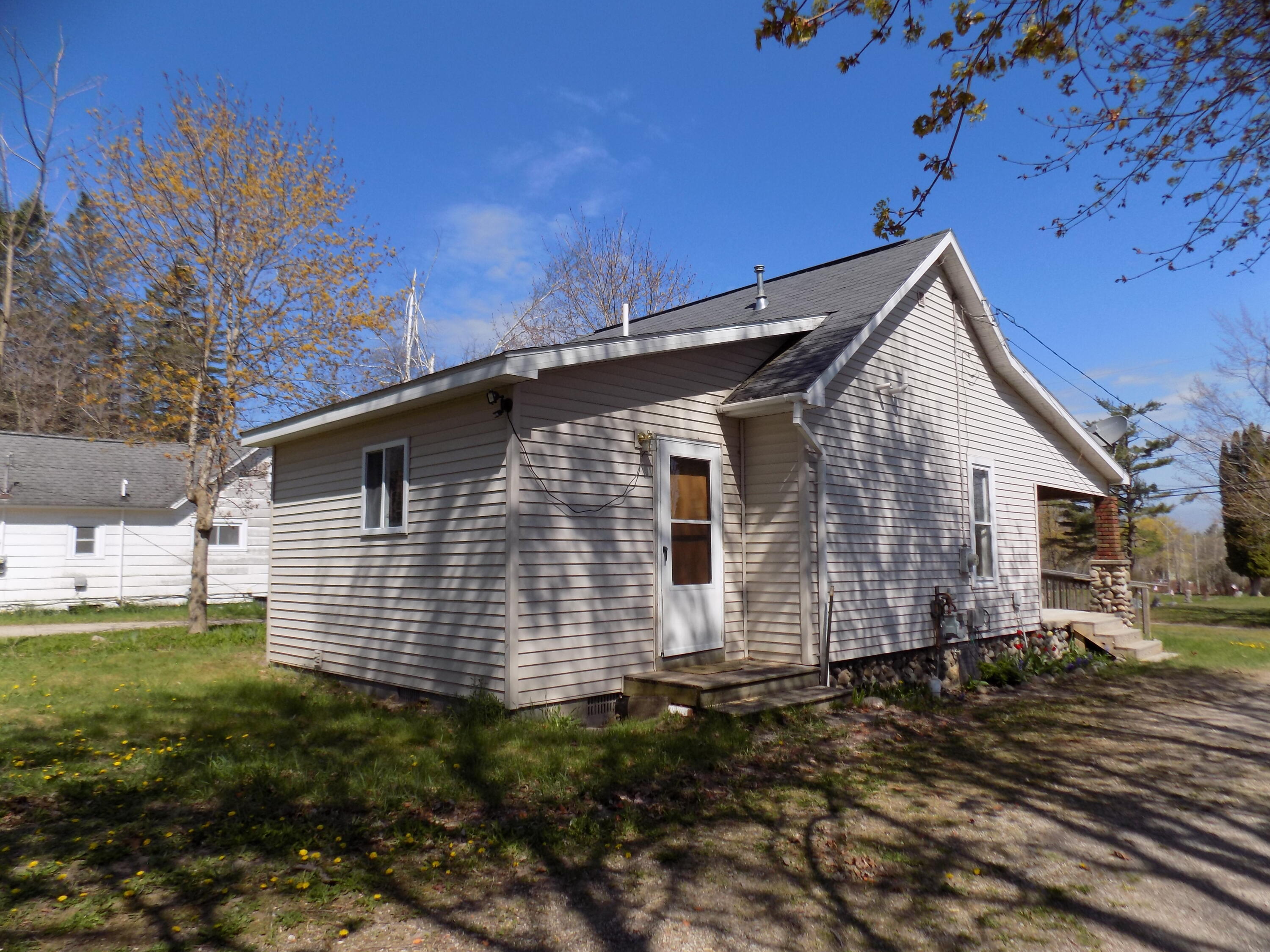 Cheboygan, Michigan 49721, United States, 2 Bedrooms Bedrooms, ,1 BathroomBathrooms,Residential,Active,138396