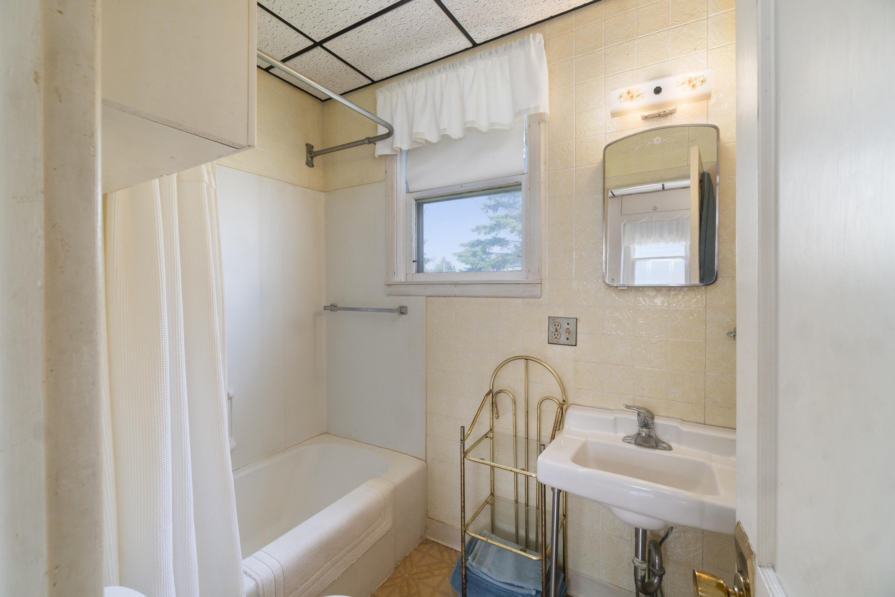 Cheboygan, Michigan 49721, United States, 5 Bedrooms Bedrooms, ,2 BathroomsBathrooms,Residential,Active,150610