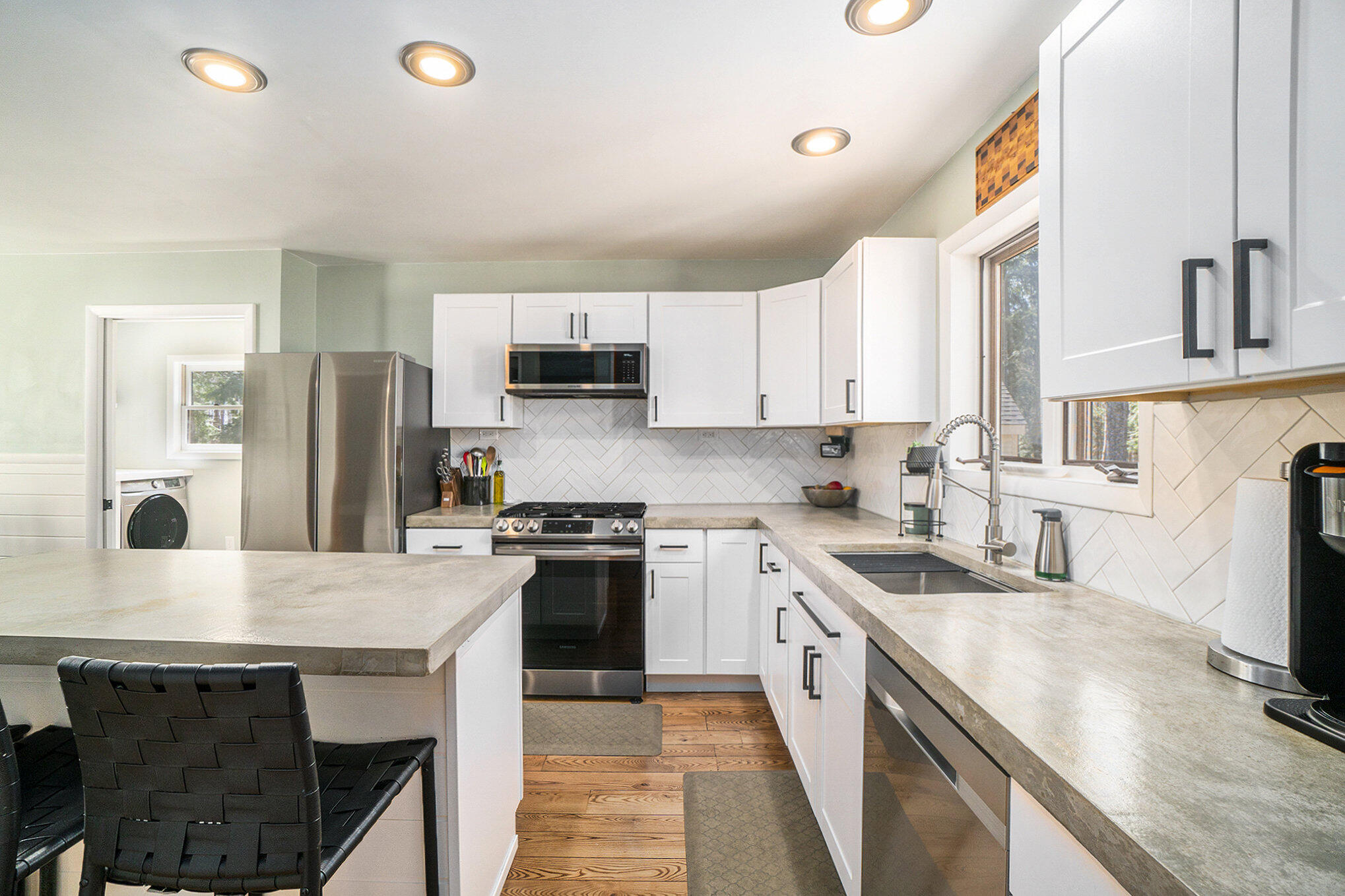 Cheboygan, Michigan 49721, United States, 3 Bedrooms Bedrooms, ,3 BathroomsBathrooms,Residential,Contingent,110997