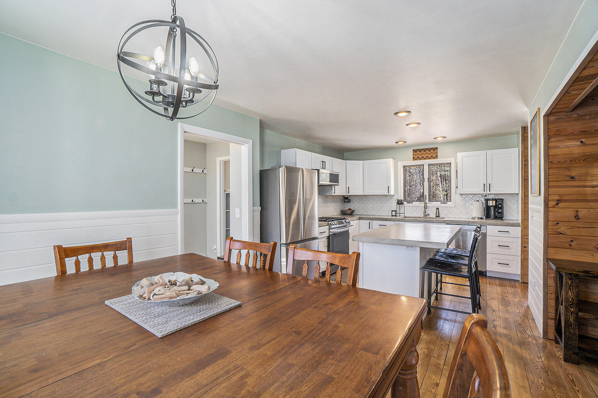 Cheboygan, Michigan 49721, United States, 3 Bedrooms Bedrooms, ,3 BathroomsBathrooms,Residential,Contingent,110997