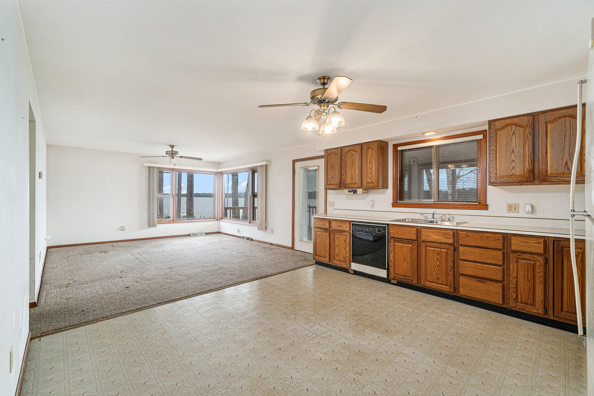 Cheboygan, Michigan 49721, United States, 3 Bedrooms Bedrooms, ,2 BathroomsBathrooms,Residential,Contingent,115307