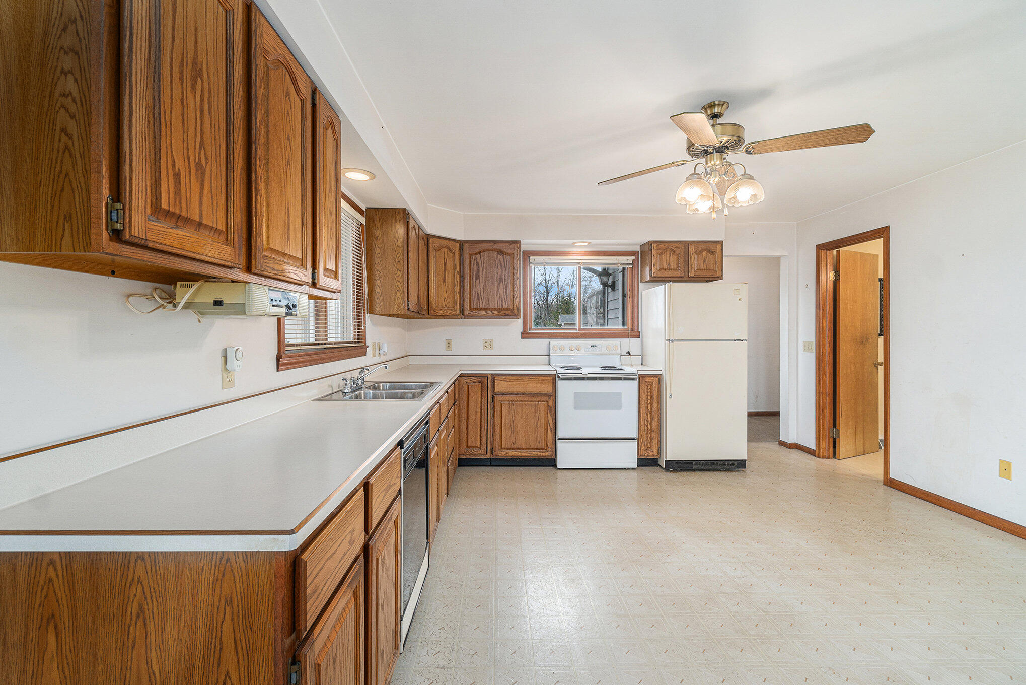 Cheboygan, Michigan 49721, United States, 3 Bedrooms Bedrooms, ,2 BathroomsBathrooms,Residential,Contingent,115307