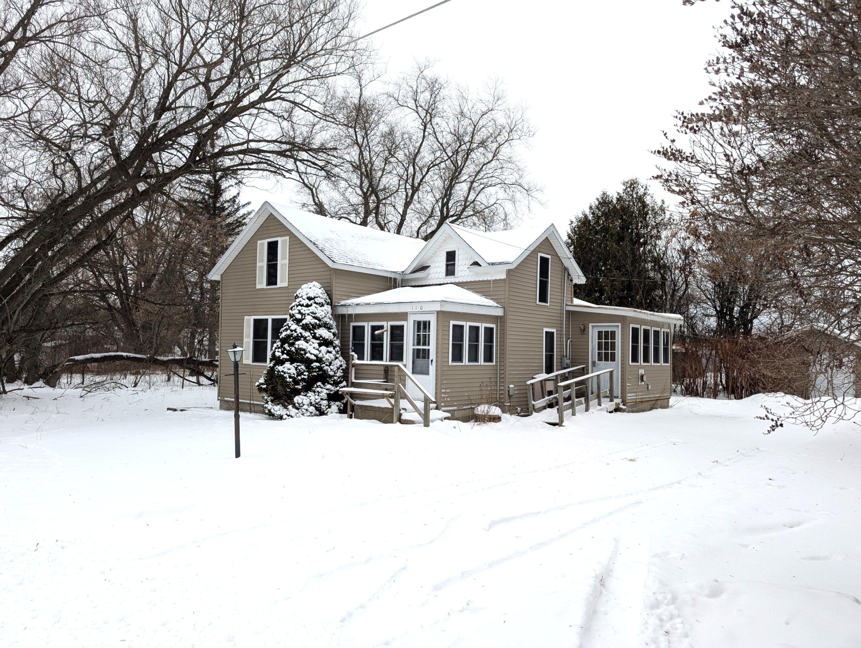 Cheboygan, Michigan 49721, United States, 3 Bedrooms Bedrooms, ,1 BathroomBathrooms,Residential,Active,13238