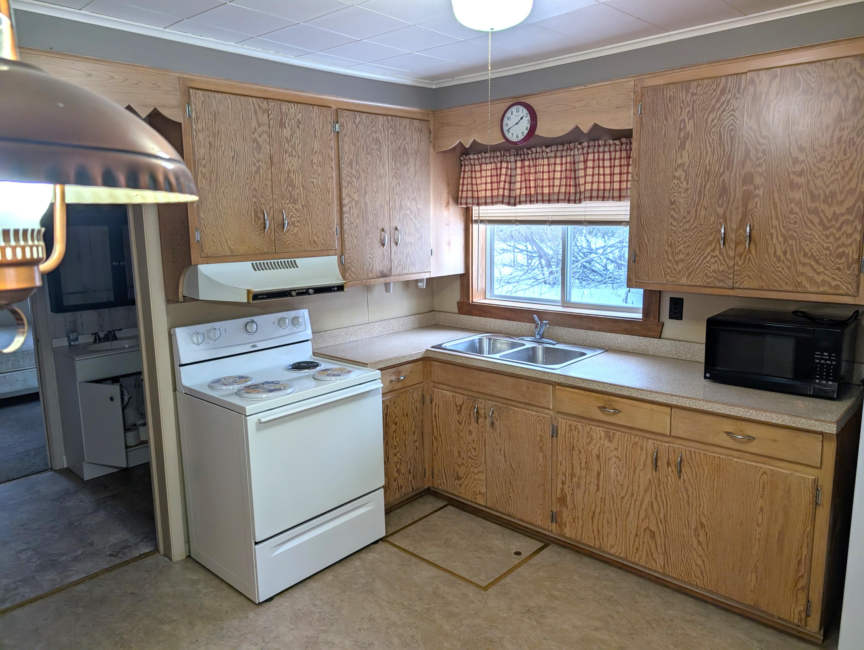 Cheboygan, Michigan 49721, United States, 3 Bedrooms Bedrooms, ,1 BathroomBathrooms,Residential,Active,13238