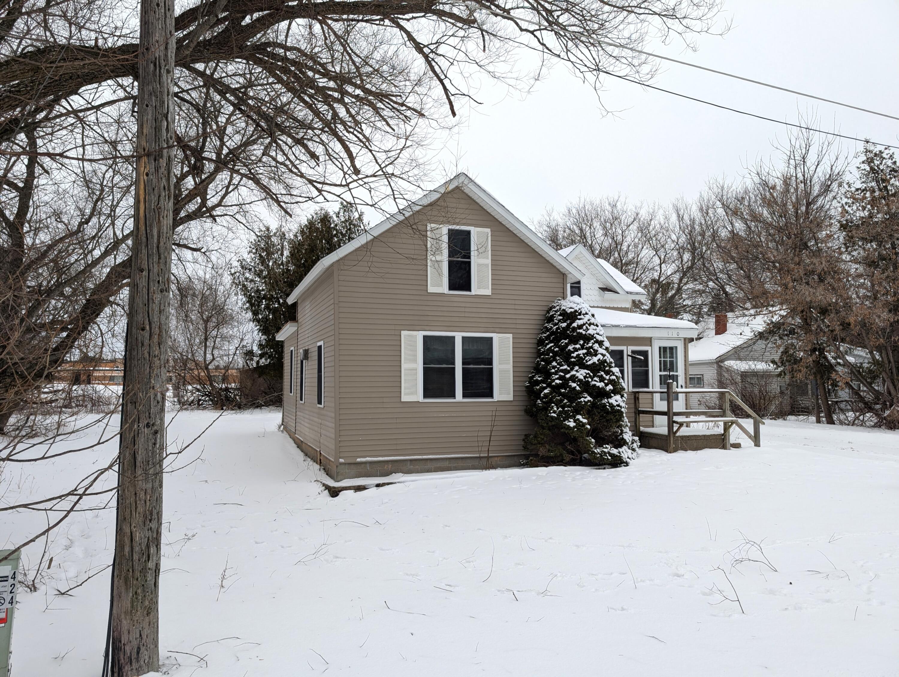 Cheboygan, Michigan 49721, United States, 3 Bedrooms Bedrooms, ,1 BathroomBathrooms,Residential,Active,13238