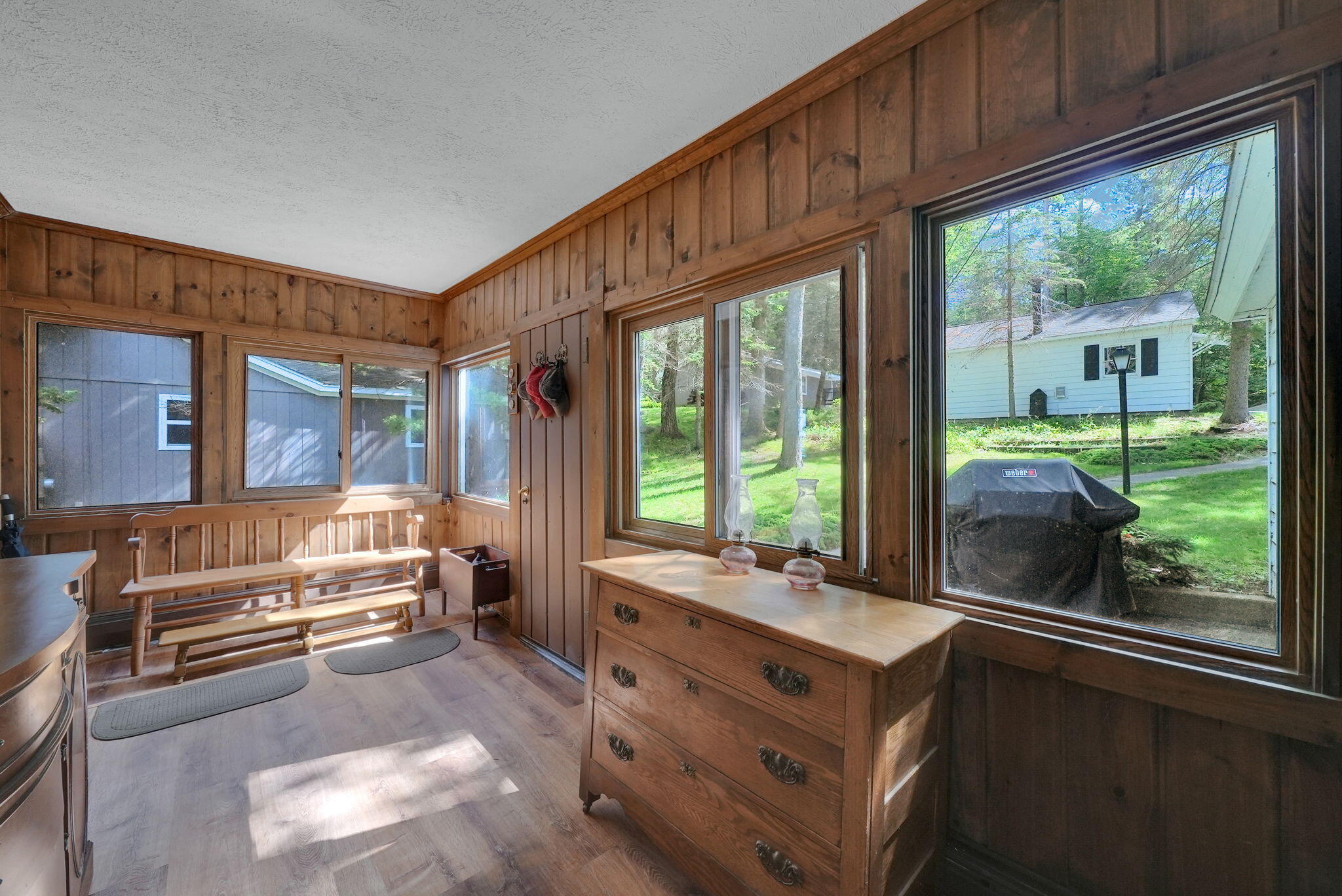 Enjoy breathtaking sunsets from this Higgins Lake waterfront home loca – image 31