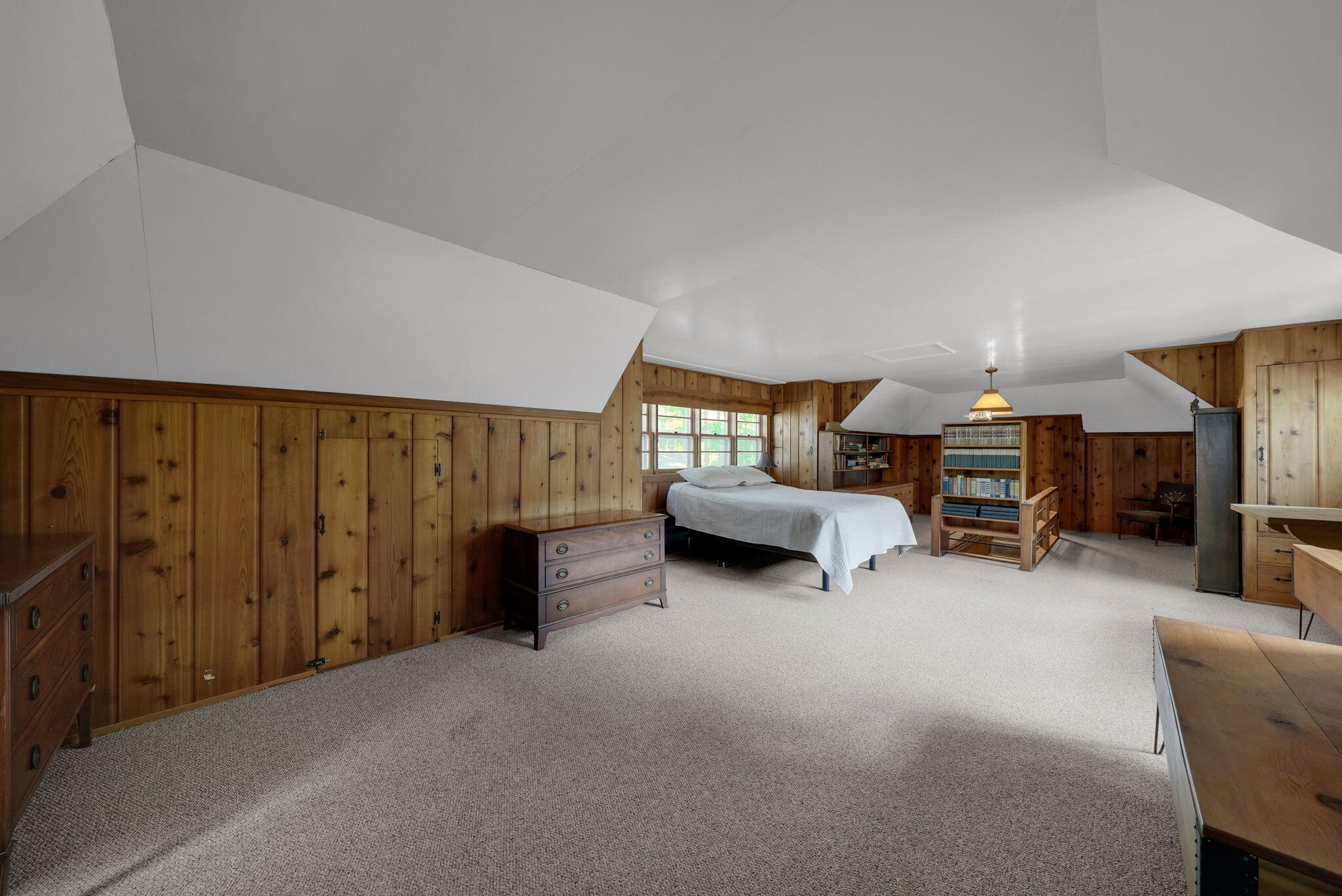Enjoy breathtaking sunsets from this Higgins Lake waterfront home loca – image 39