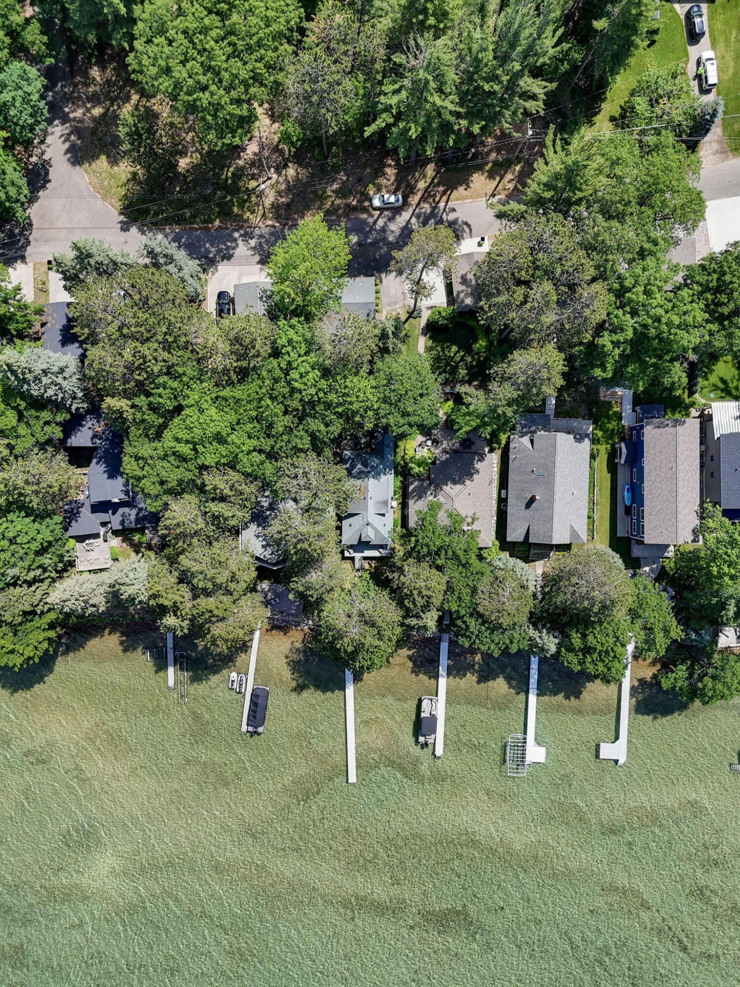Enjoy breathtaking sunsets from this Higgins Lake waterfront home loca – image 51