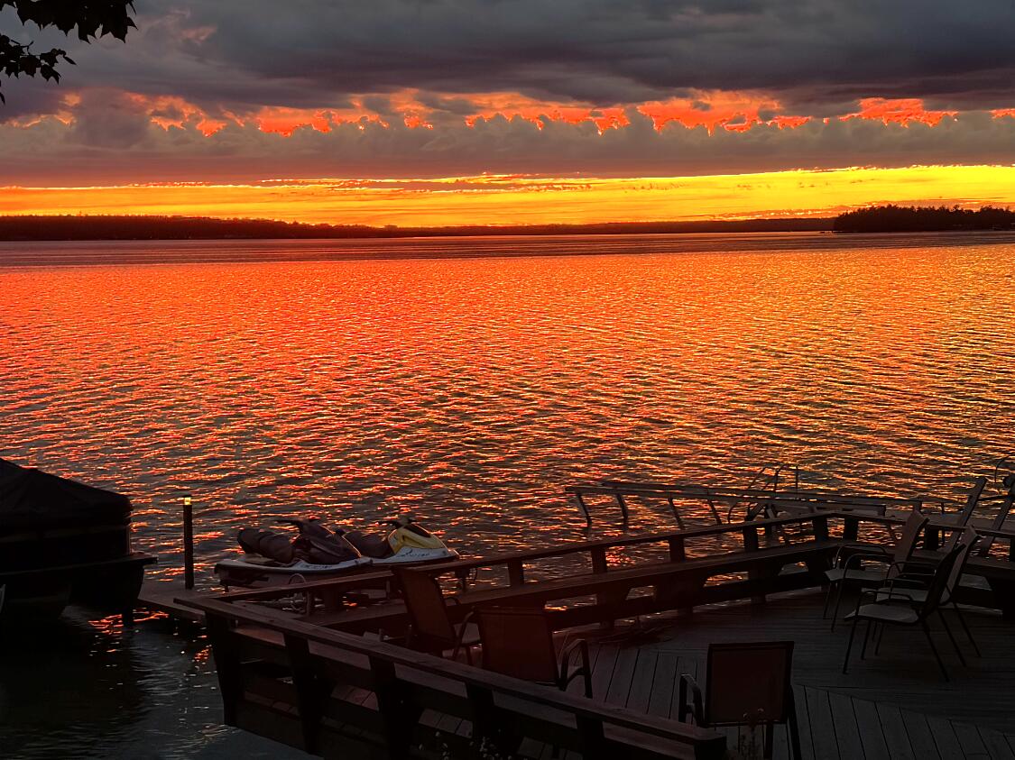 Enjoy breathtaking sunsets from this Higgins Lake waterfront home loca – image 9