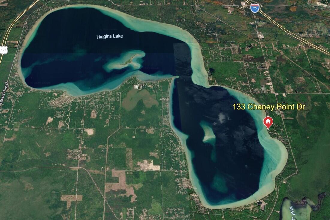 Enjoy breathtaking sunsets from this Higgins Lake waterfront home loca – image 57