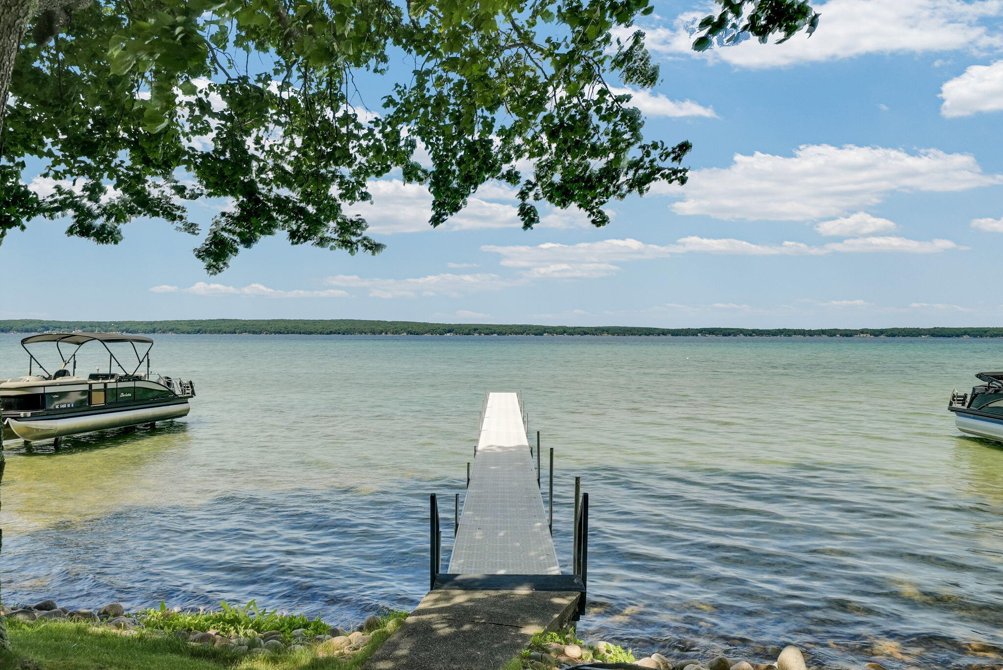Enjoy breathtaking sunsets from this Higgins Lake waterfront home loca – image 5