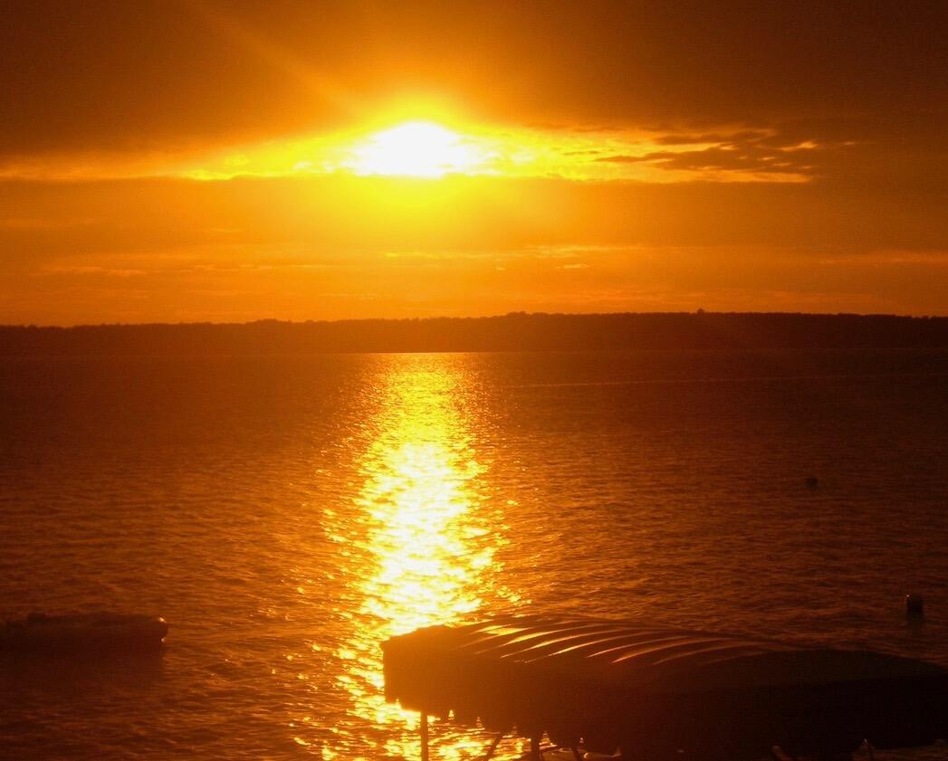 Enjoy breathtaking sunsets from this Higgins Lake waterfront home loca – image 50