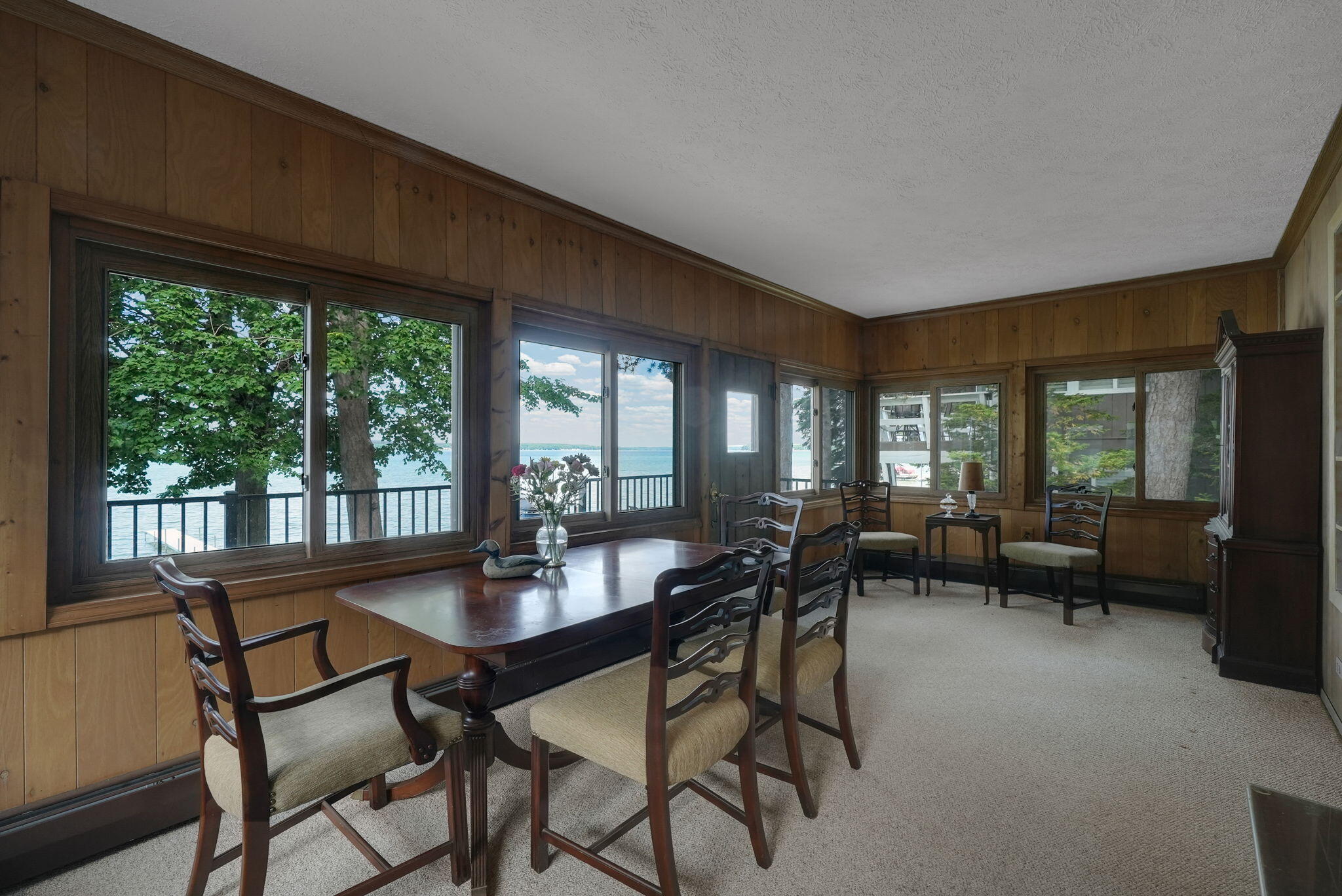 Enjoy breathtaking sunsets from this Higgins Lake waterfront home loca – image 26