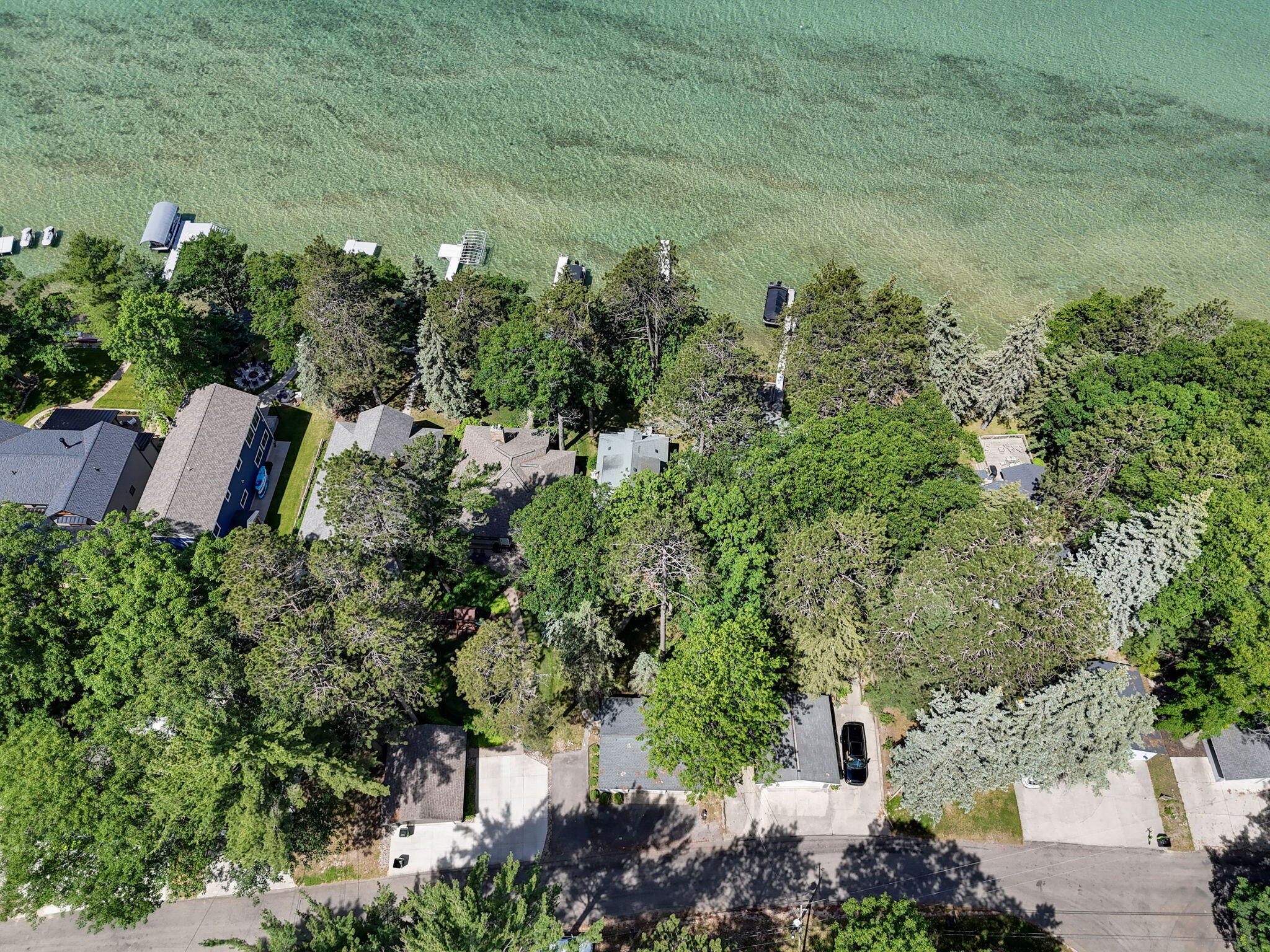 Enjoy breathtaking sunsets from this Higgins Lake waterfront home loca – image 53