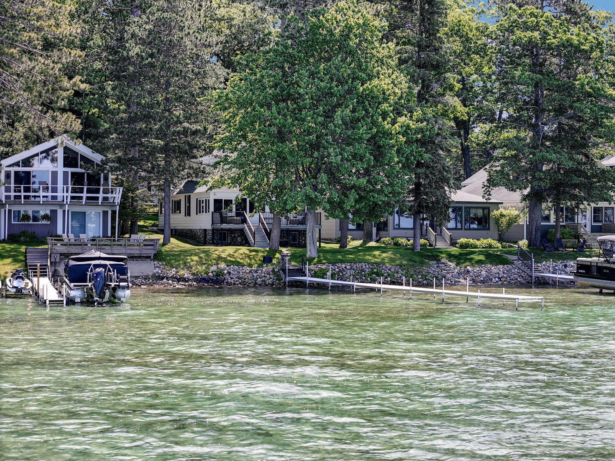 Enjoy breathtaking sunsets from this Higgins Lake waterfront home loca – image 49