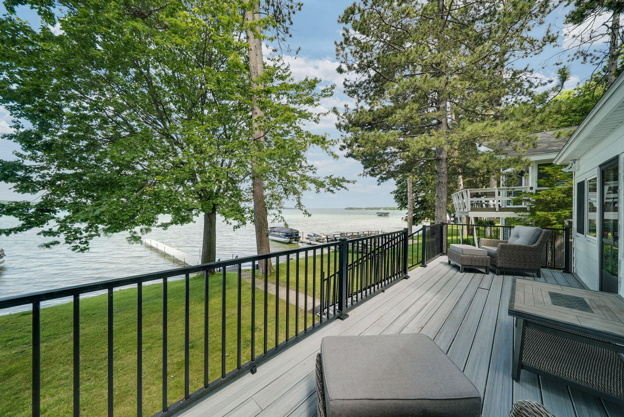 Enjoy breathtaking sunsets from this Higgins Lake waterfront home loca – image 44