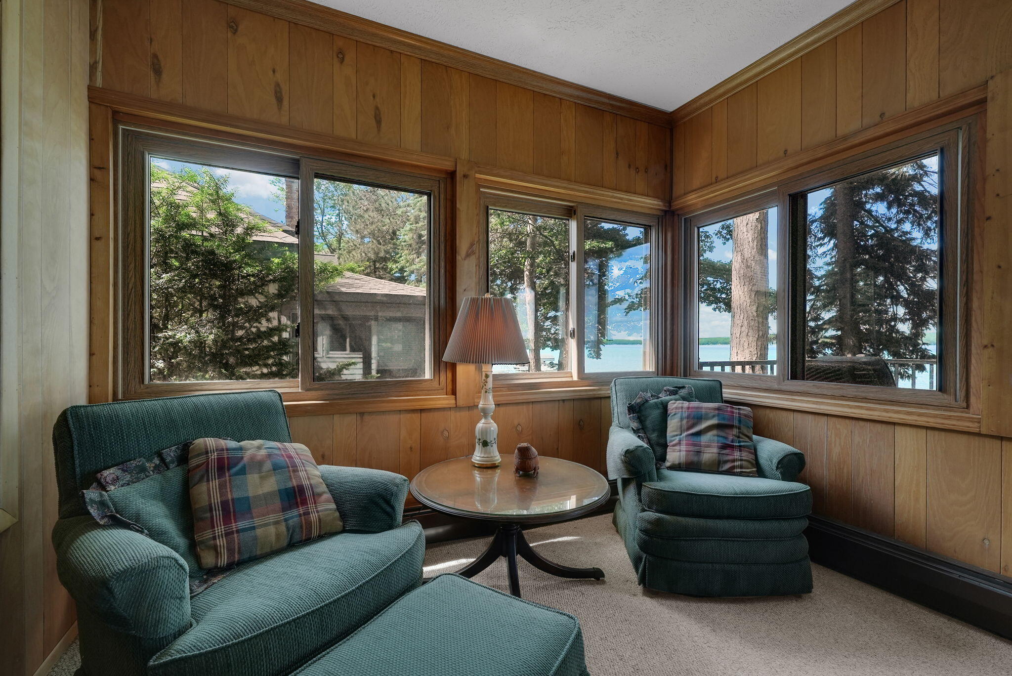 Enjoy breathtaking sunsets from this Higgins Lake waterfront home loca – image 25