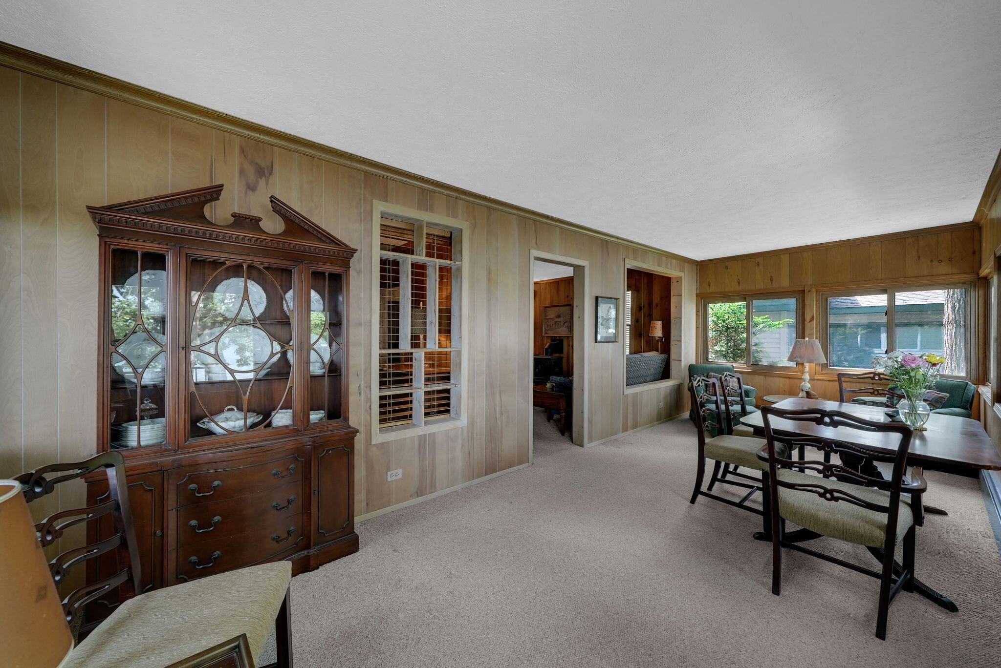 Enjoy breathtaking sunsets from this Higgins Lake waterfront home loca – image 27