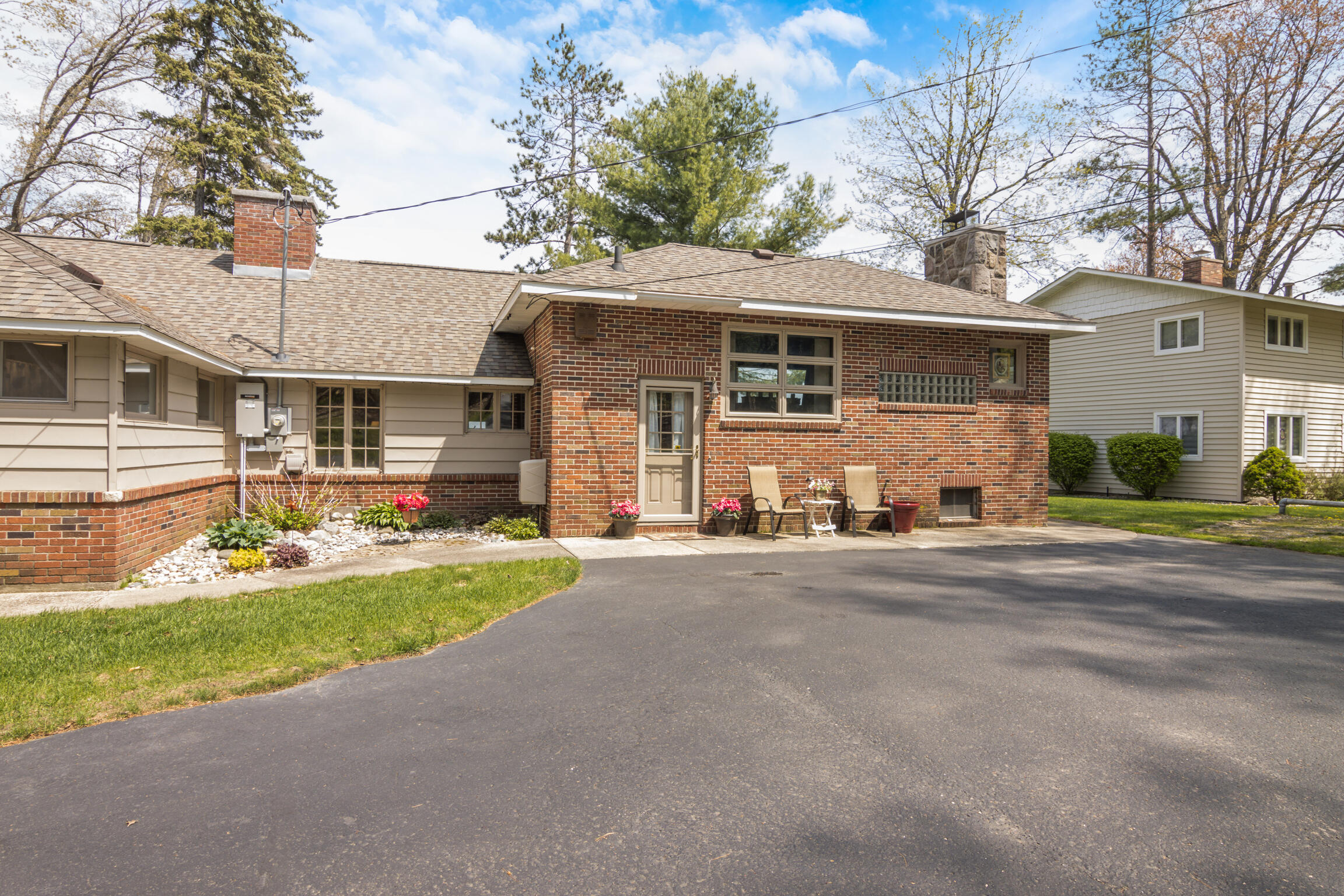 Roscommon, Michigan, 48653, United States, 6 Bedrooms Bedrooms, ,2 BathroomsBathrooms,Residential,Active,2038178