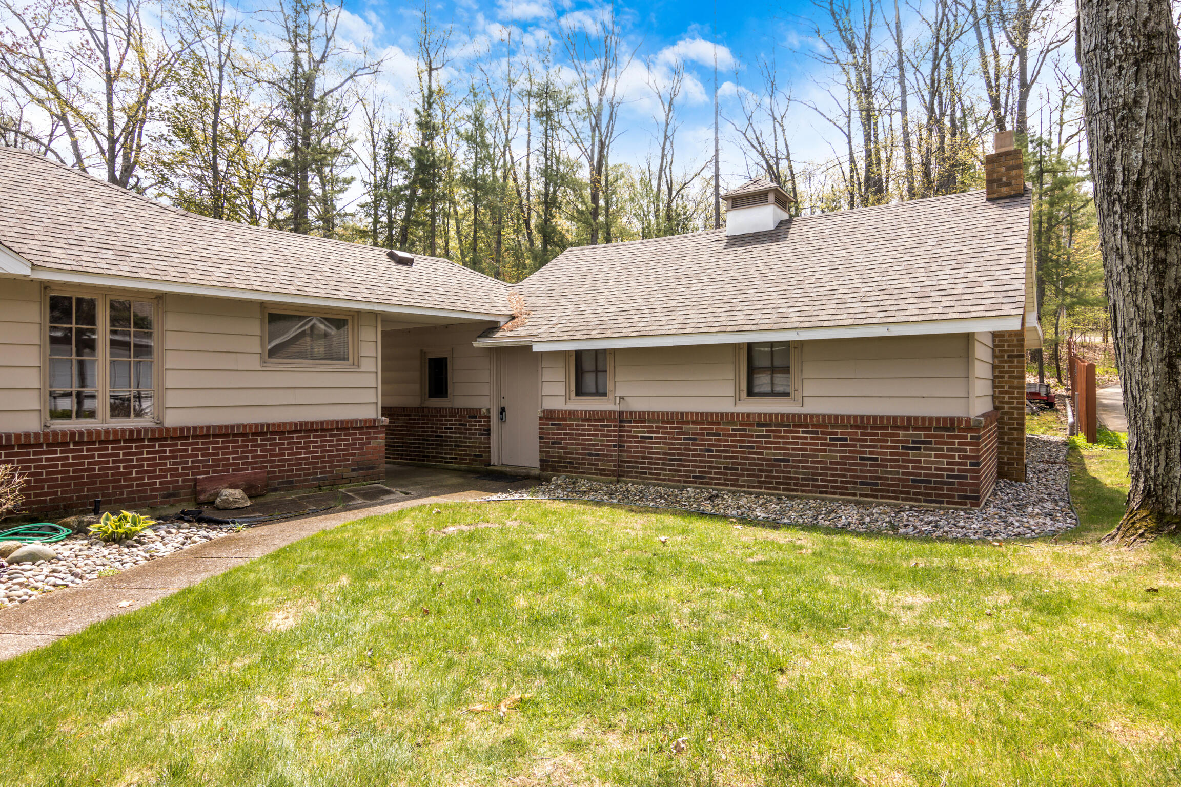 Roscommon, Michigan, 48653, United States, 6 Bedrooms Bedrooms, ,2 BathroomsBathrooms,Residential,Active,2038178
