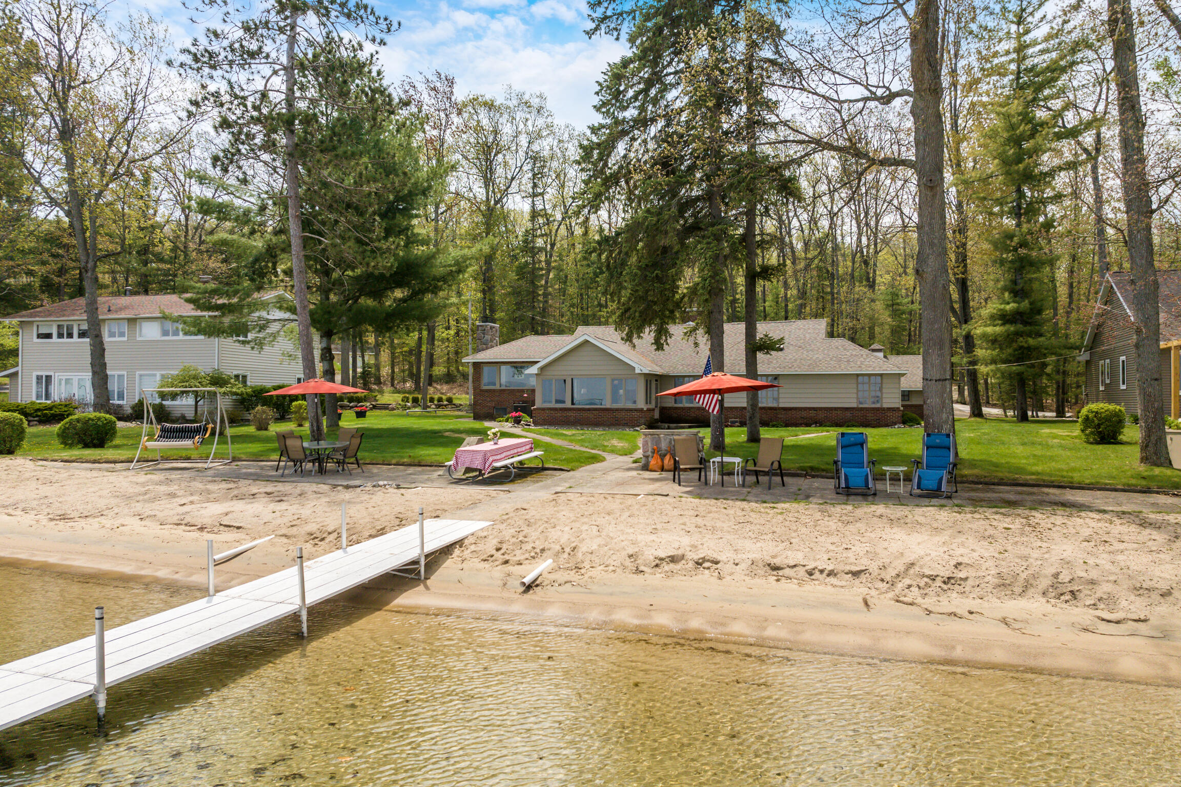 Roscommon, Michigan, 48653, United States, 6 Bedrooms Bedrooms, ,2 BathroomsBathrooms,Residential,Active,2038178