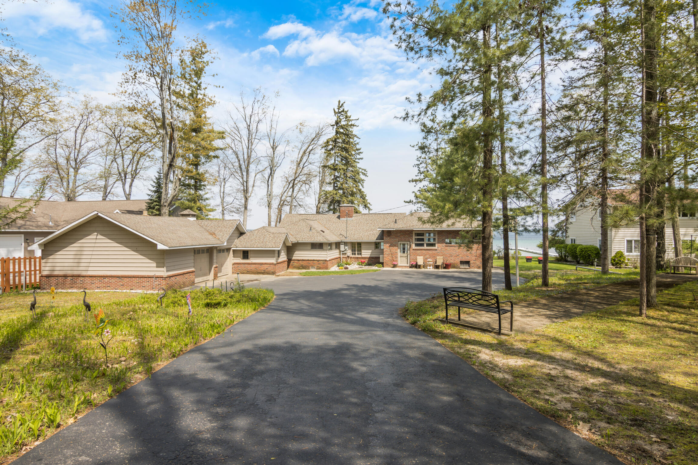 Roscommon, Michigan, 48653, United States, 6 Bedrooms Bedrooms, ,2 BathroomsBathrooms,Residential,Active,2038178