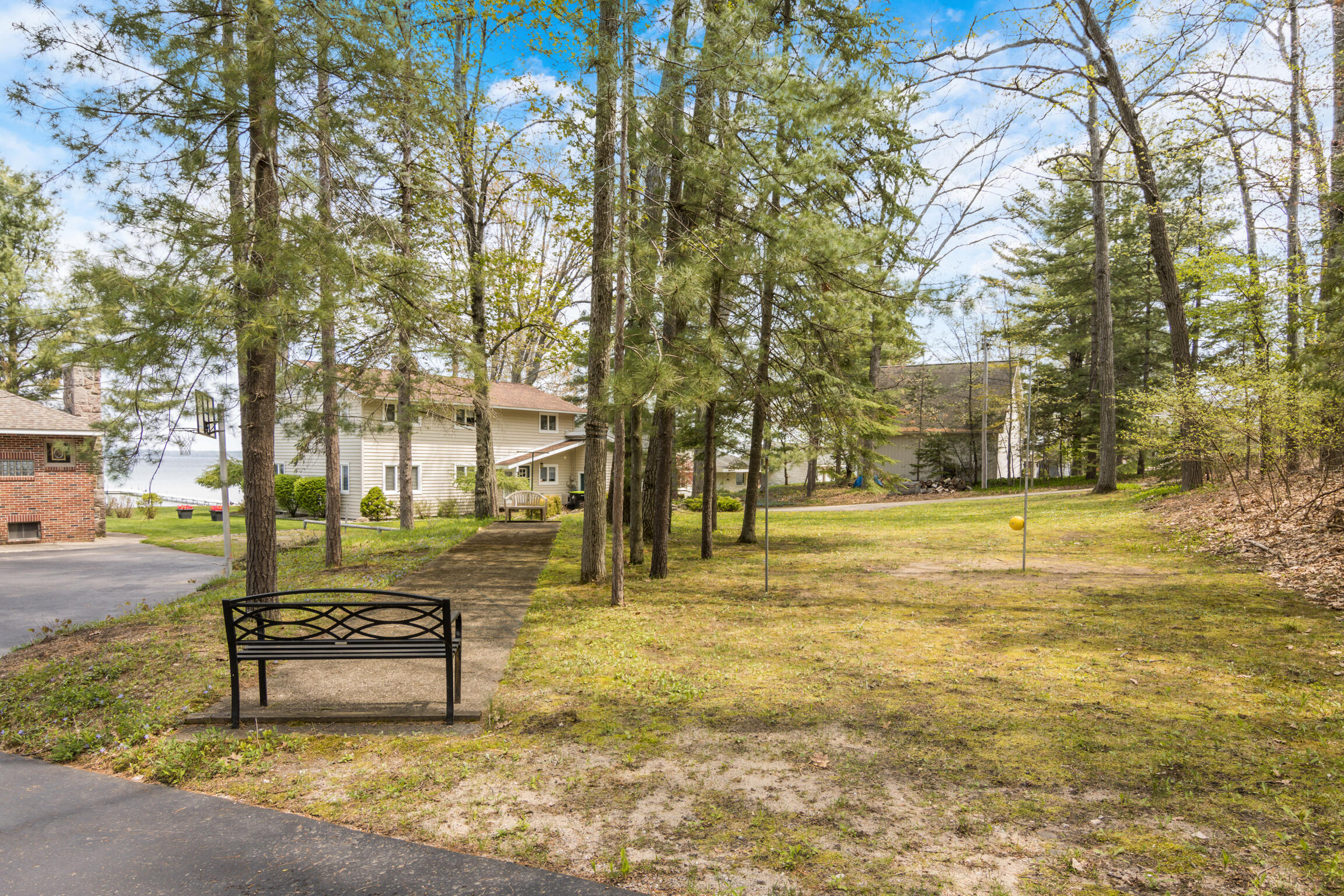 Roscommon, Michigan, 48653, United States, 6 Bedrooms Bedrooms, ,2 BathroomsBathrooms,Residential,Active,2038178