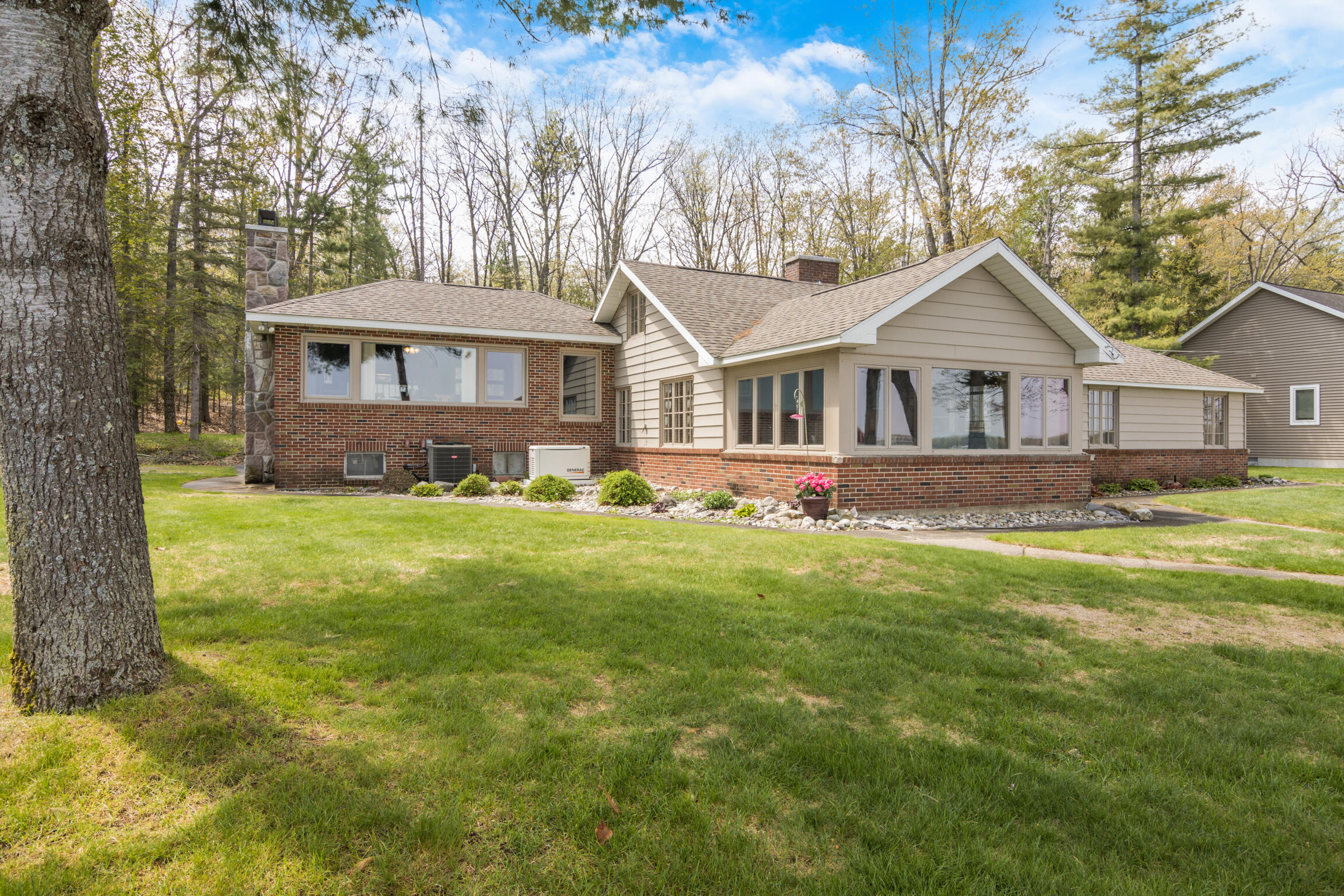 Roscommon, Michigan, 48653, United States, 6 Bedrooms Bedrooms, ,2 BathroomsBathrooms,Residential,Active,2038178