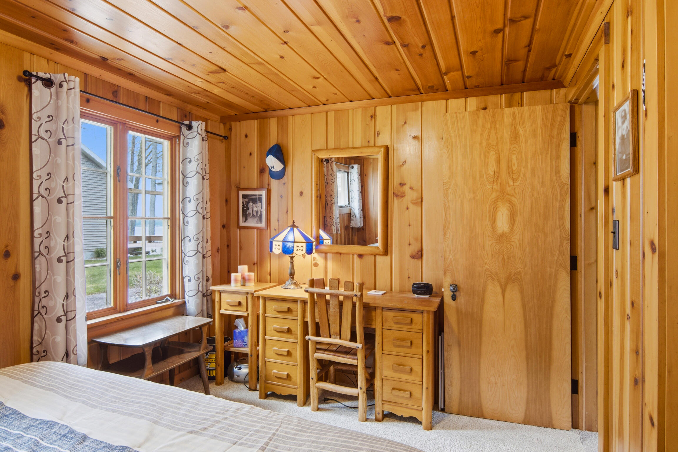 Roscommon, Michigan, 48653, United States, 6 Bedrooms Bedrooms, ,2 BathroomsBathrooms,Residential,Active,2038178
