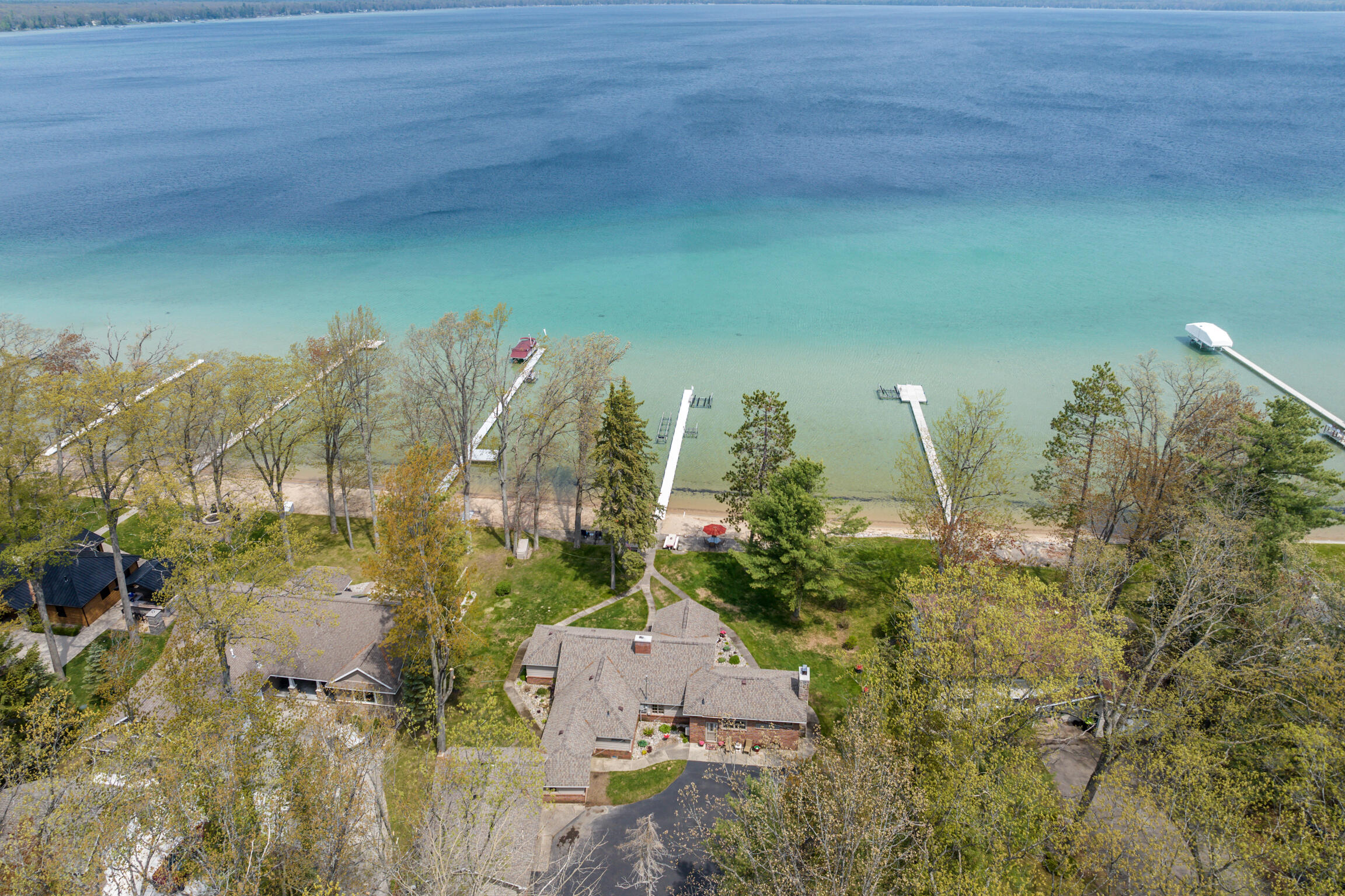 Roscommon, Michigan, 48653, United States, 6 Bedrooms Bedrooms, ,2 BathroomsBathrooms,Residential,Active,2038178