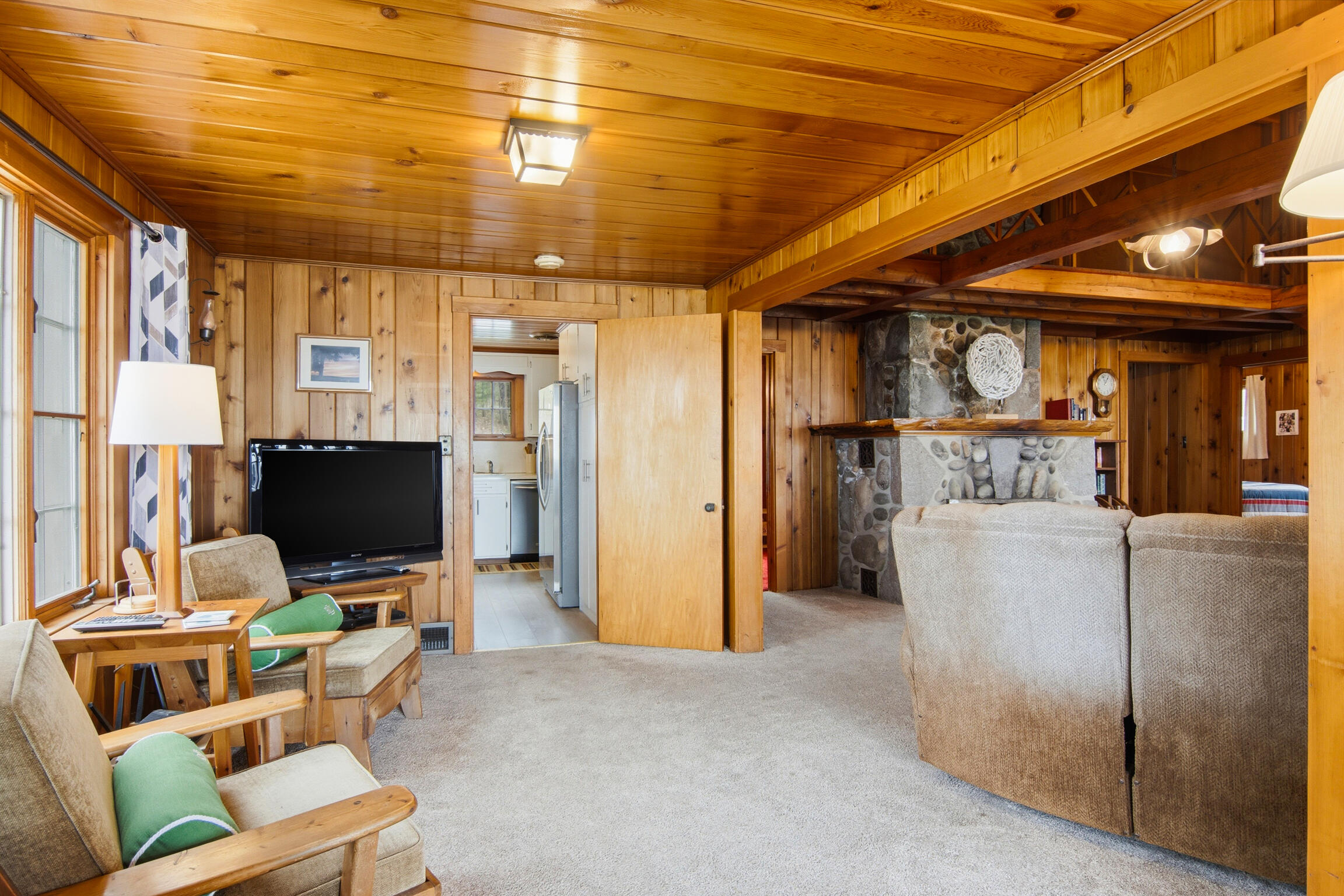 Roscommon, Michigan, 48653, United States, 6 Bedrooms Bedrooms, ,2 BathroomsBathrooms,Residential,Active,2038178