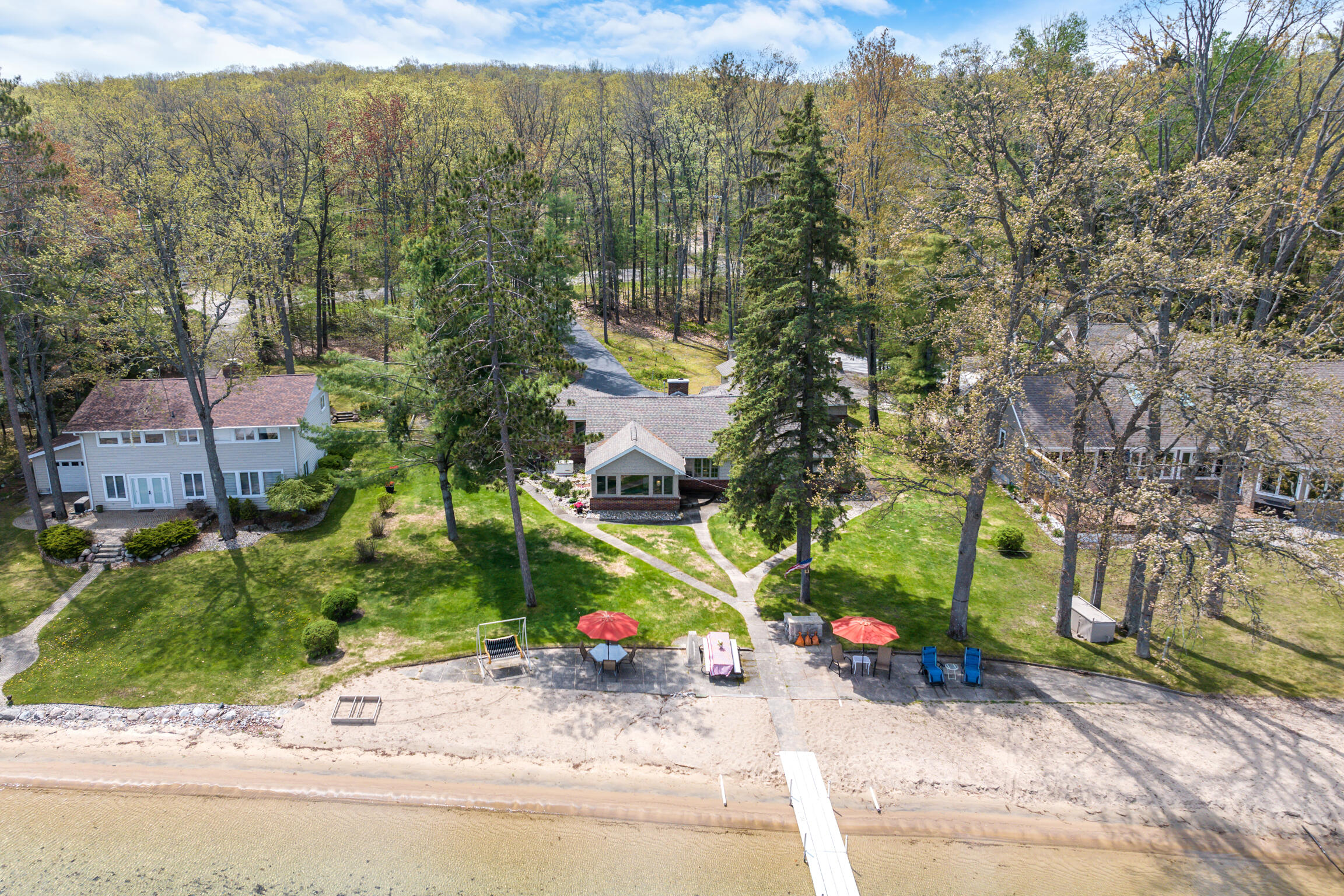 Roscommon, Michigan, 48653, United States, 6 Bedrooms Bedrooms, ,2 BathroomsBathrooms,Residential,Active,2038178