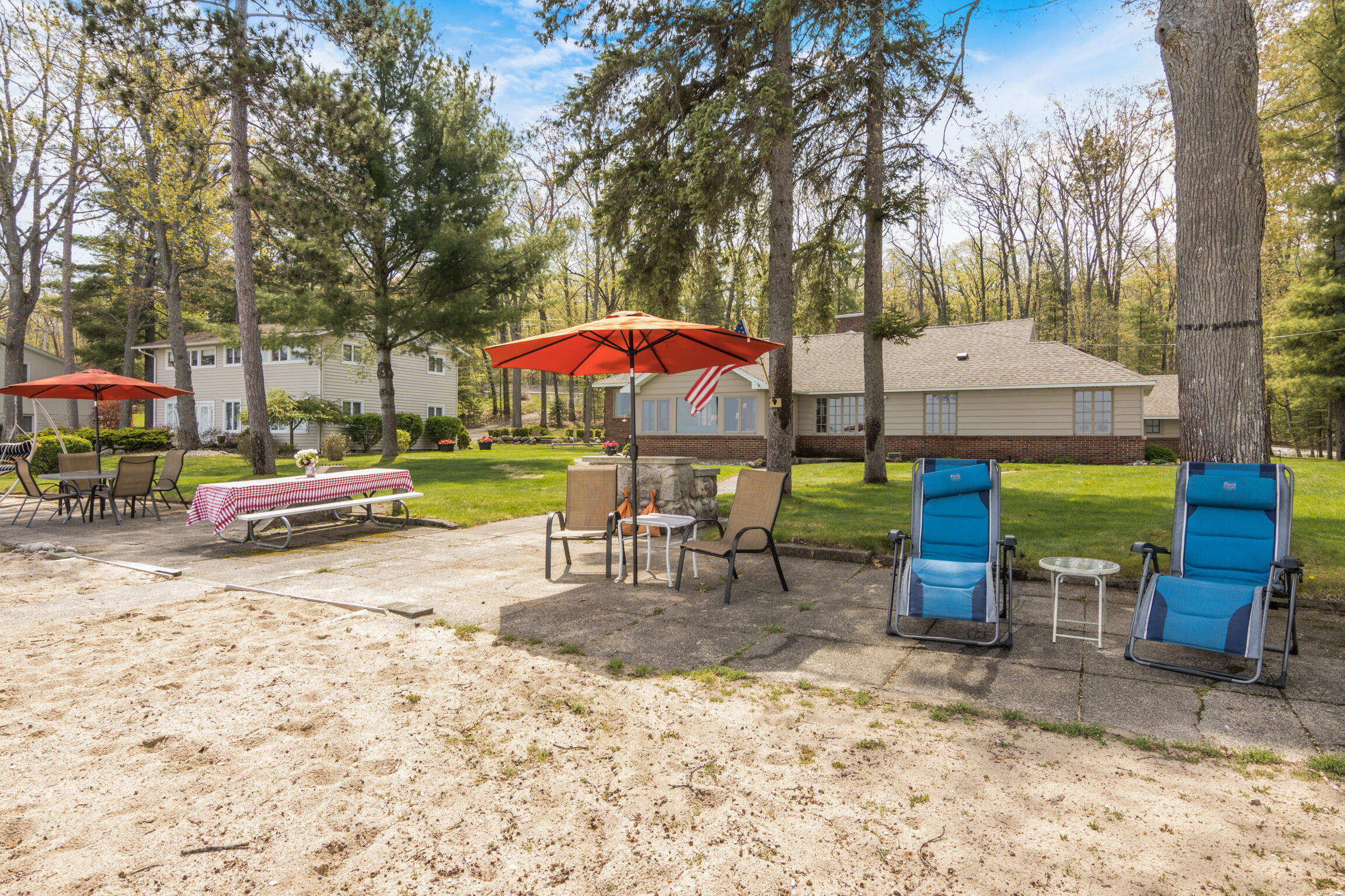Roscommon, Michigan, 48653, United States, 6 Bedrooms Bedrooms, ,2 BathroomsBathrooms,Residential,Active,2038178