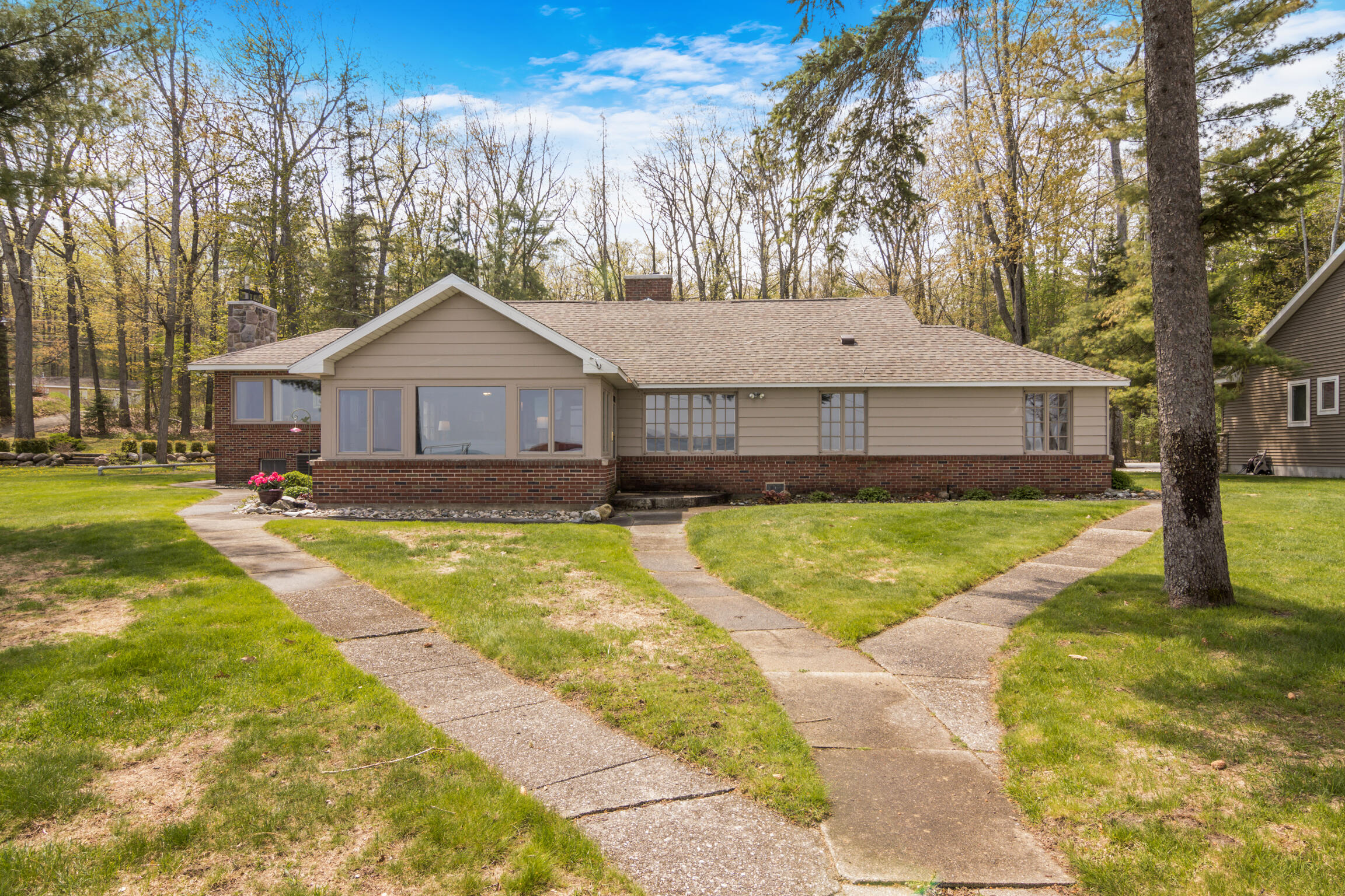 Roscommon, Michigan, 48653, United States, 6 Bedrooms Bedrooms, ,2 BathroomsBathrooms,Residential,Active,2038178