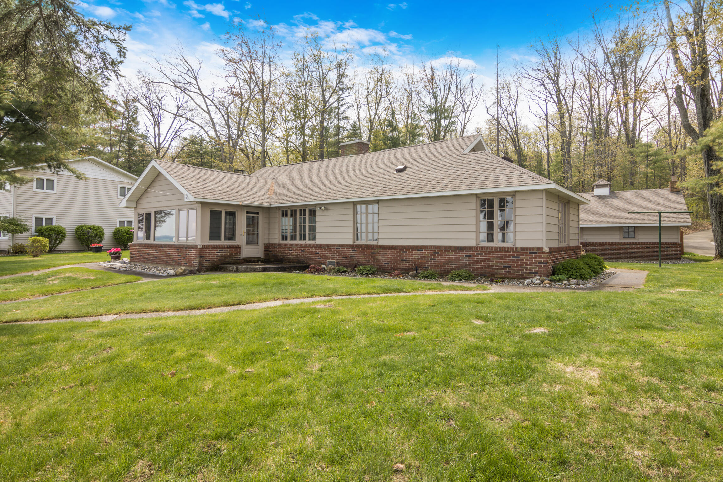 Roscommon, Michigan, 48653, United States, 6 Bedrooms Bedrooms, ,2 BathroomsBathrooms,Residential,Active,2038178