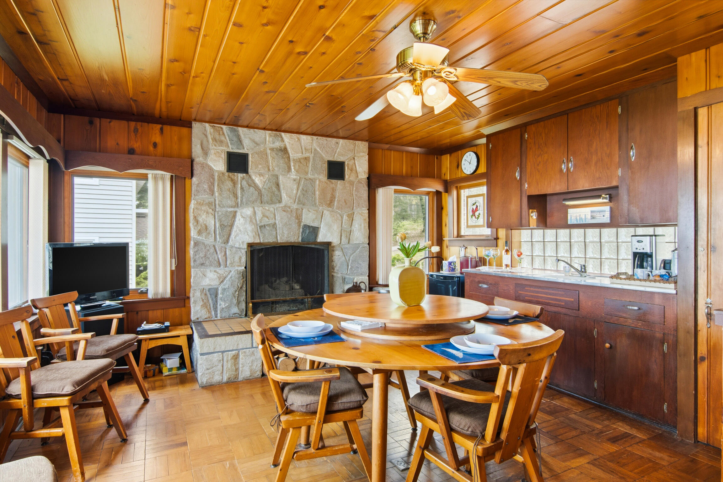 Roscommon, Michigan, 48653, United States, 6 Bedrooms Bedrooms, ,2 BathroomsBathrooms,Residential,Active,2038178