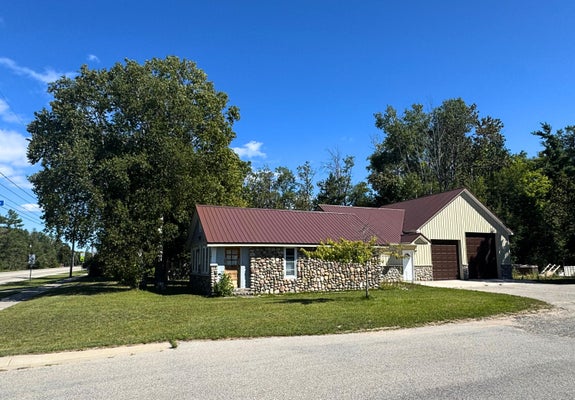 725 W CENTRAL AVE, MACKINAW CITY, MI 49701 - Image 0d9f9eaf4cbdabbdb050976d5317ebb5/4016873518