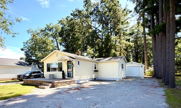 105 KENMORE AVE, ROSCOMMON, MI 48653 - Image 2bfa7a6f0665b03e8ceccc0b2107d2a2/2476142958