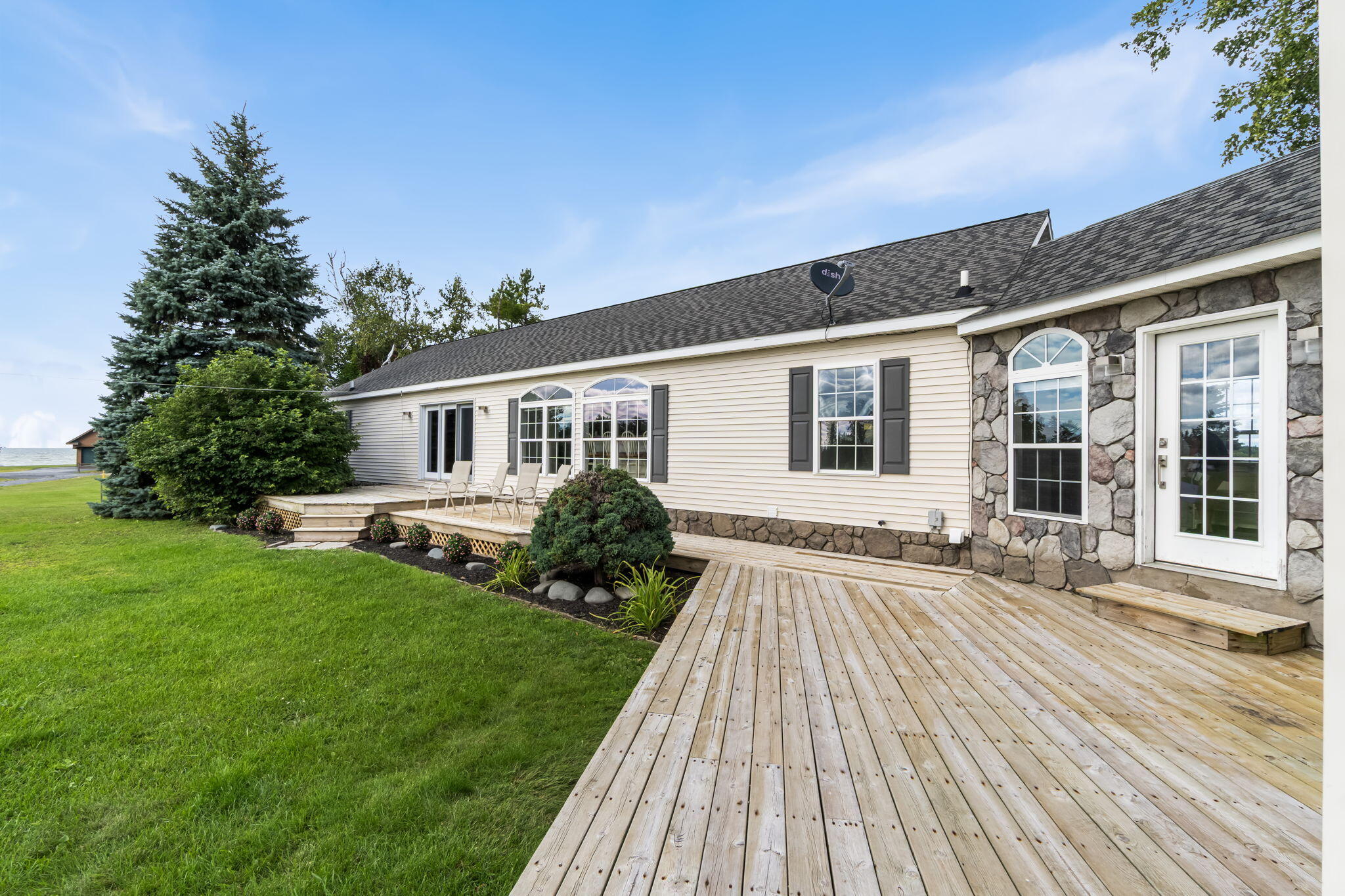 Cheboygan, Michigan 49721, United States, 5 Bedrooms Bedrooms, ,3 BathroomsBathrooms,Residential,Contingent,200260