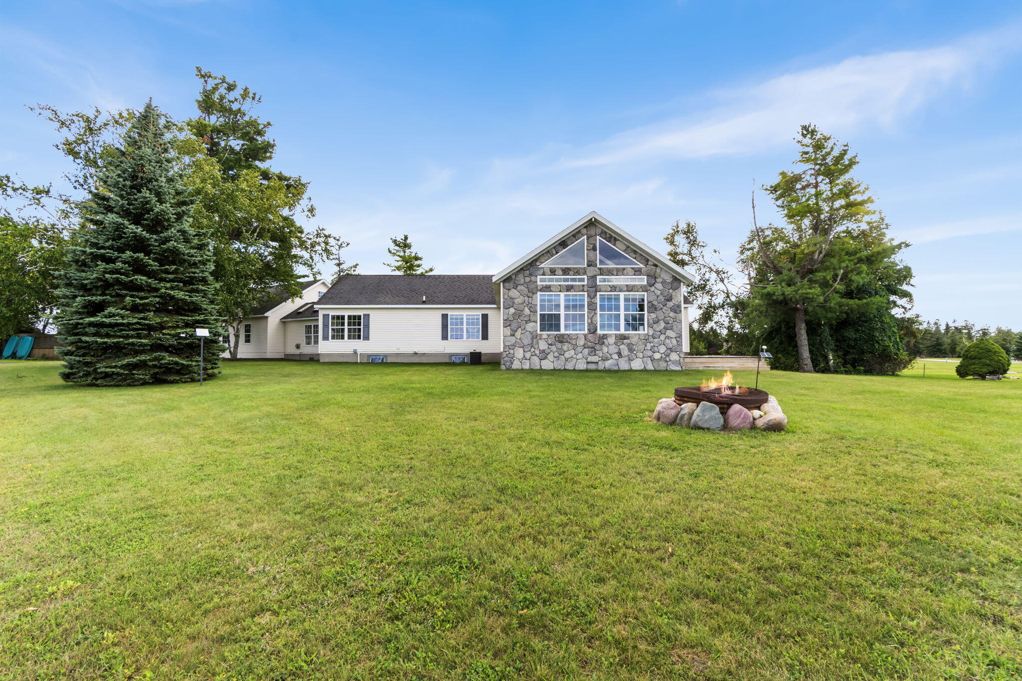 Cheboygan, Michigan 49721, United States, 5 Bedrooms Bedrooms, ,3 BathroomsBathrooms,Residential,Contingent,200260