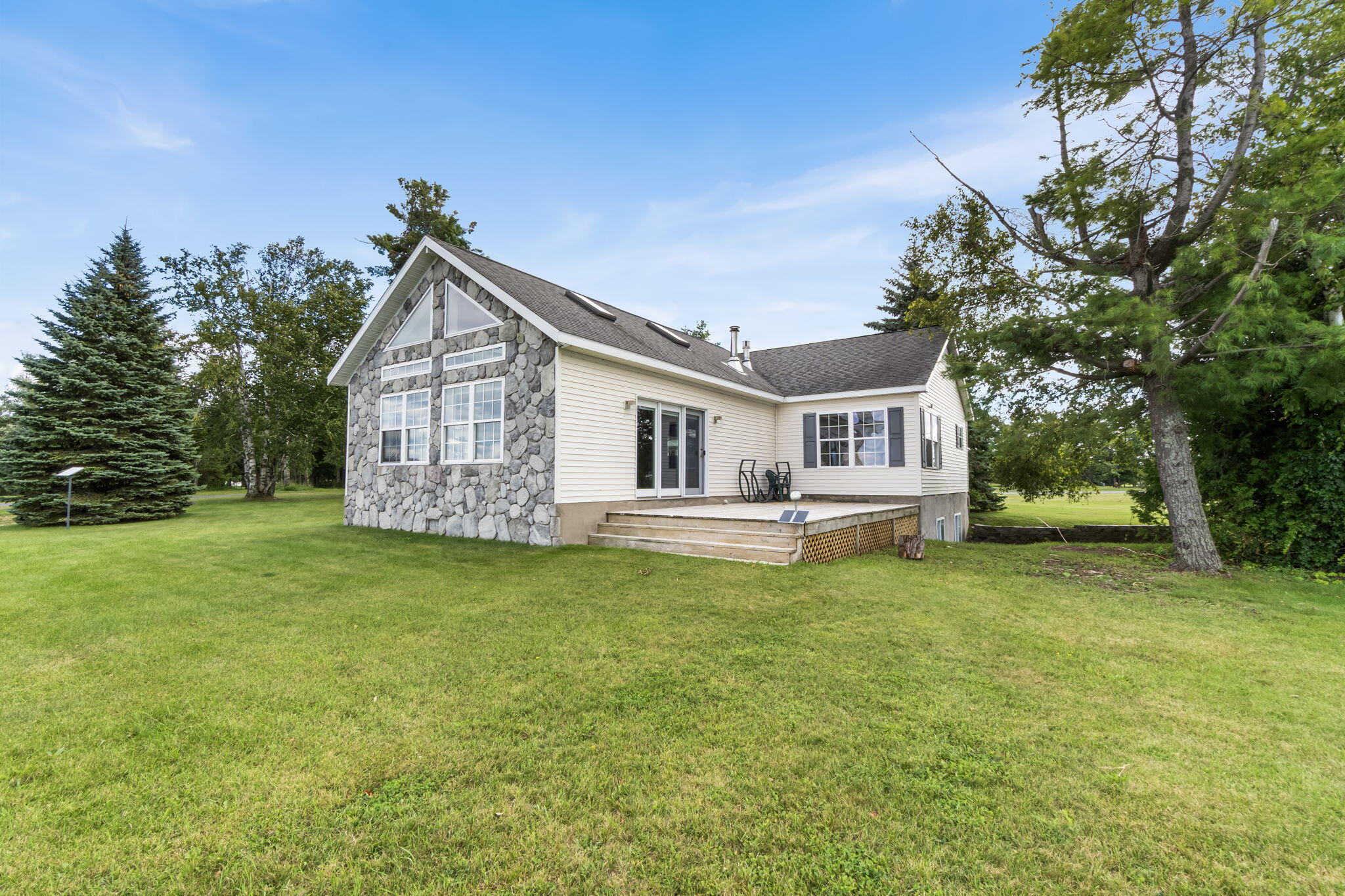 Cheboygan, Michigan 49721, United States, 5 Bedrooms Bedrooms, ,3 BathroomsBathrooms,Residential,Contingent,200260