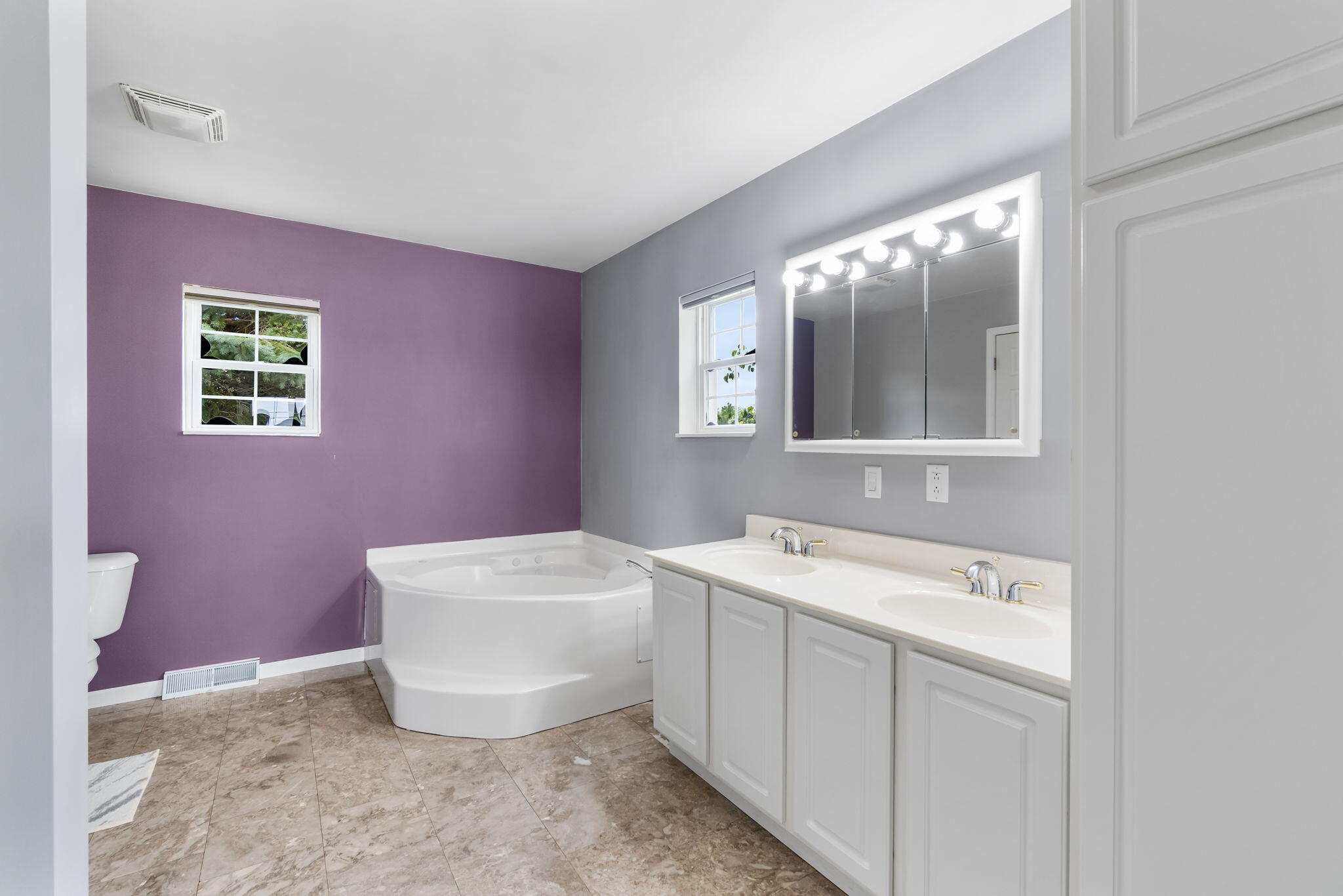 Cheboygan, Michigan 49721, United States, 5 Bedrooms Bedrooms, ,3 BathroomsBathrooms,Residential,Contingent,200260