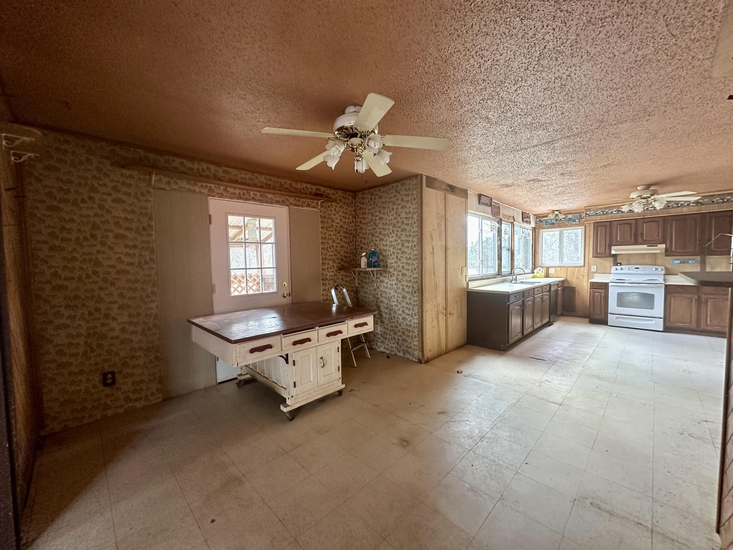 Properties Available 3 - 3 21285 Porcupine Road