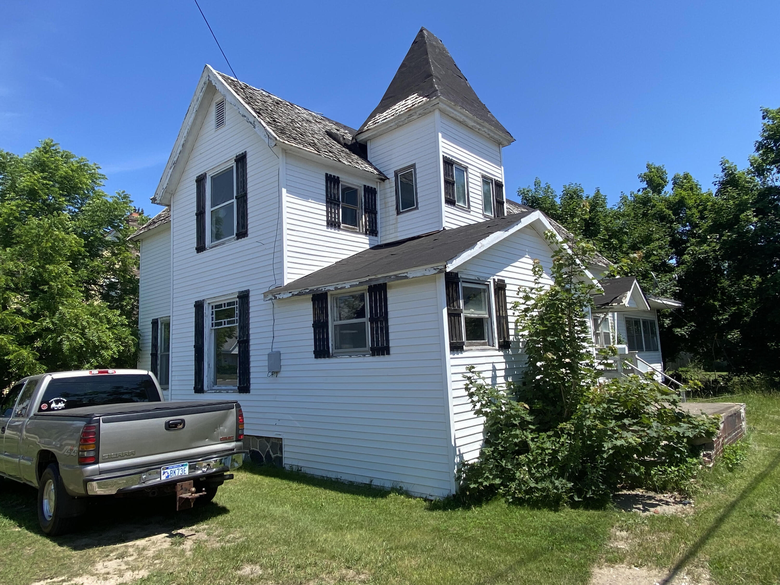 Photo 1 of 23 — 108 N Elm Avenue, Gaylord, MI 49735