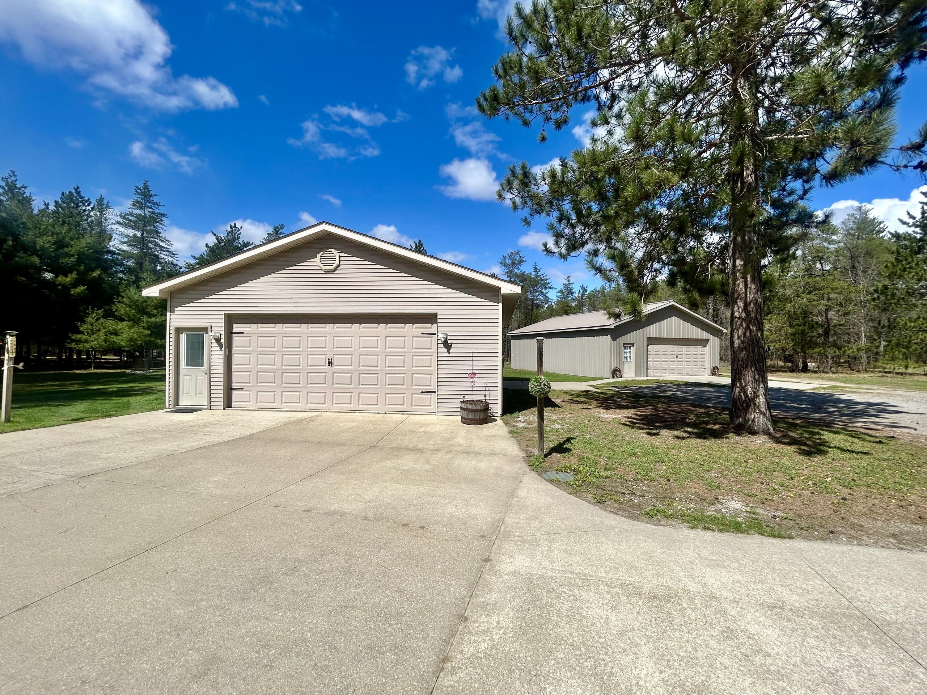 Properties Available 4 - 4 4260 W Dort Road