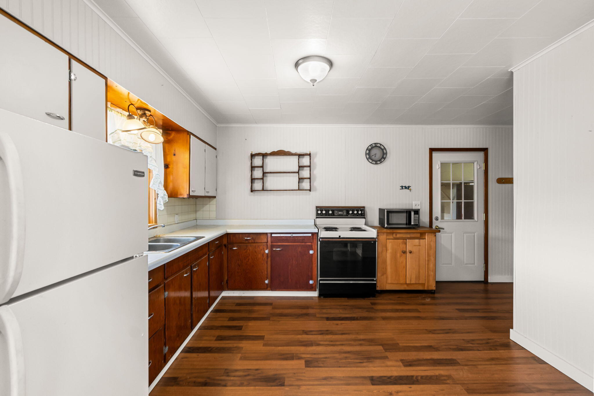 Cheboygan, Michigan 49721, United States, 2 Bedrooms Bedrooms, ,1 BathroomBathrooms,Residential,Contingent,214912