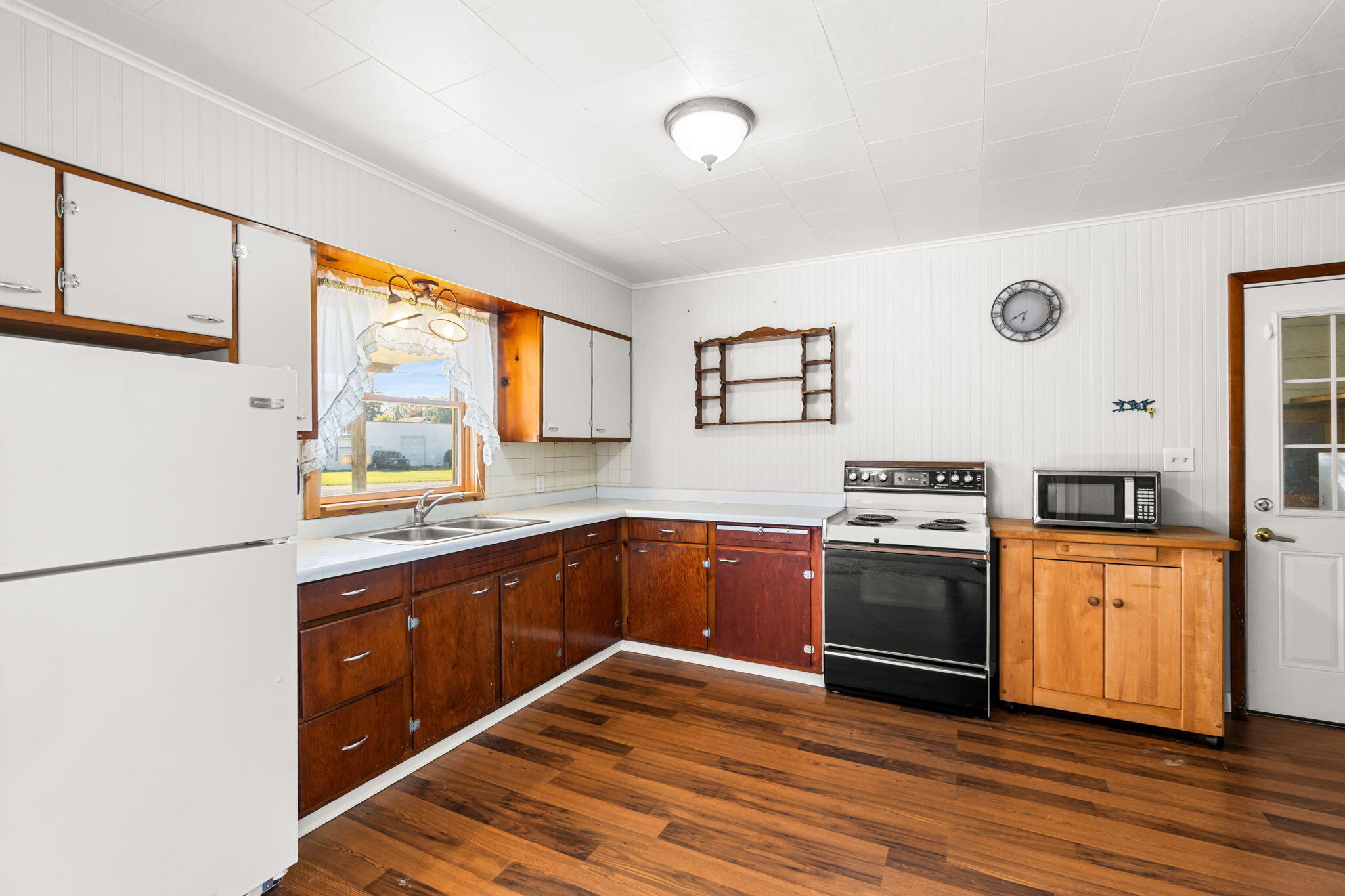 Cheboygan, Michigan 49721, United States, 2 Bedrooms Bedrooms, ,1 BathroomBathrooms,Residential,Contingent,214912