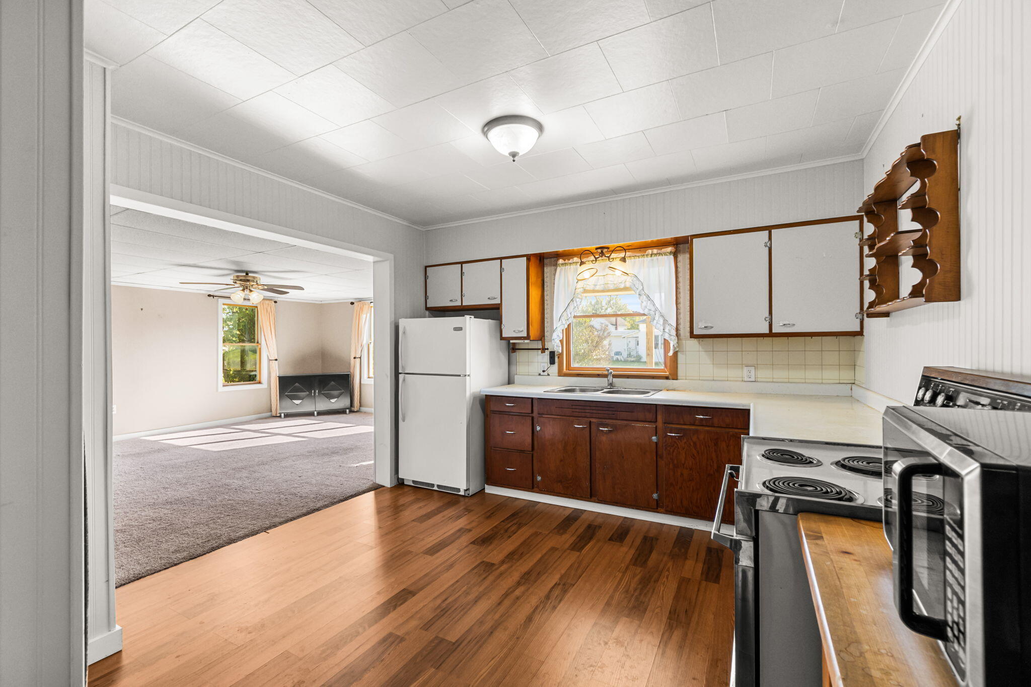 Cheboygan, Michigan 49721, United States, 2 Bedrooms Bedrooms, ,1 BathroomBathrooms,Residential,Contingent,214912