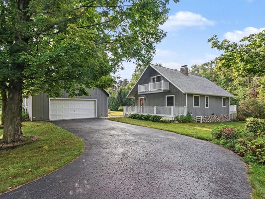 6699 BAY SHORE WEST DR, CHARLEVOIX, MI 49720 - Image 611230a6719f3c8af4d8b18fa759930e/3968018989